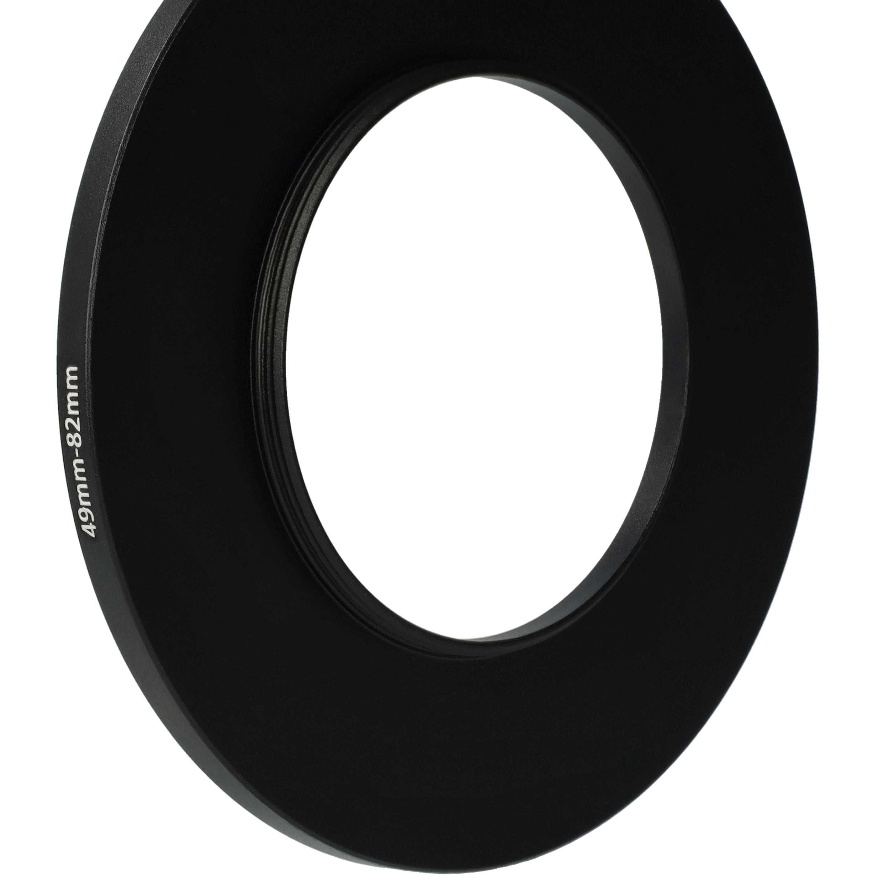 Ein schwarzer Objektivadapterring mit weißem Hintergrund. Text: 49mm-82mm.