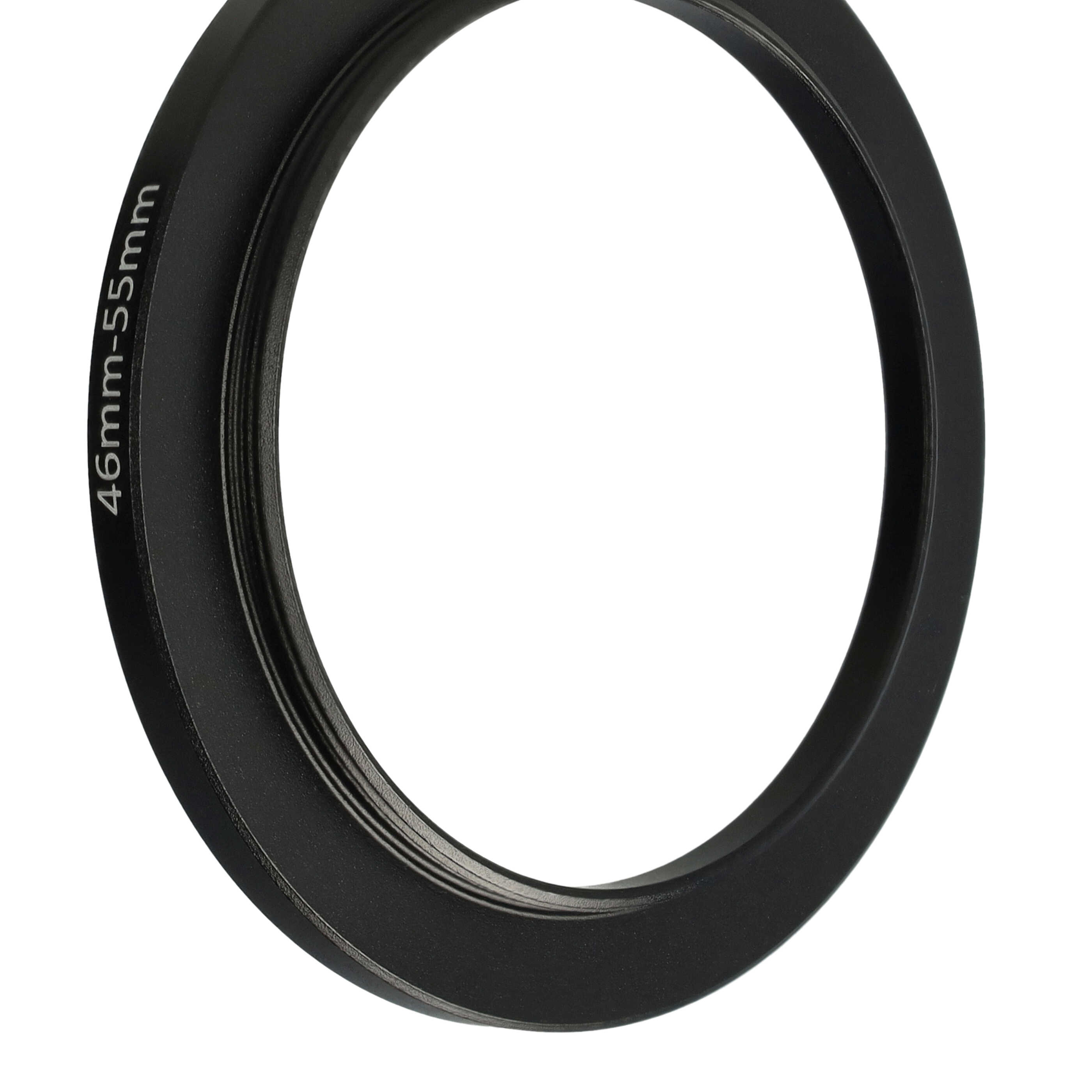 Ein schwarzer Metallring mit der Aufschrift '46mm-55mm' an der Seite ist freigestellt.