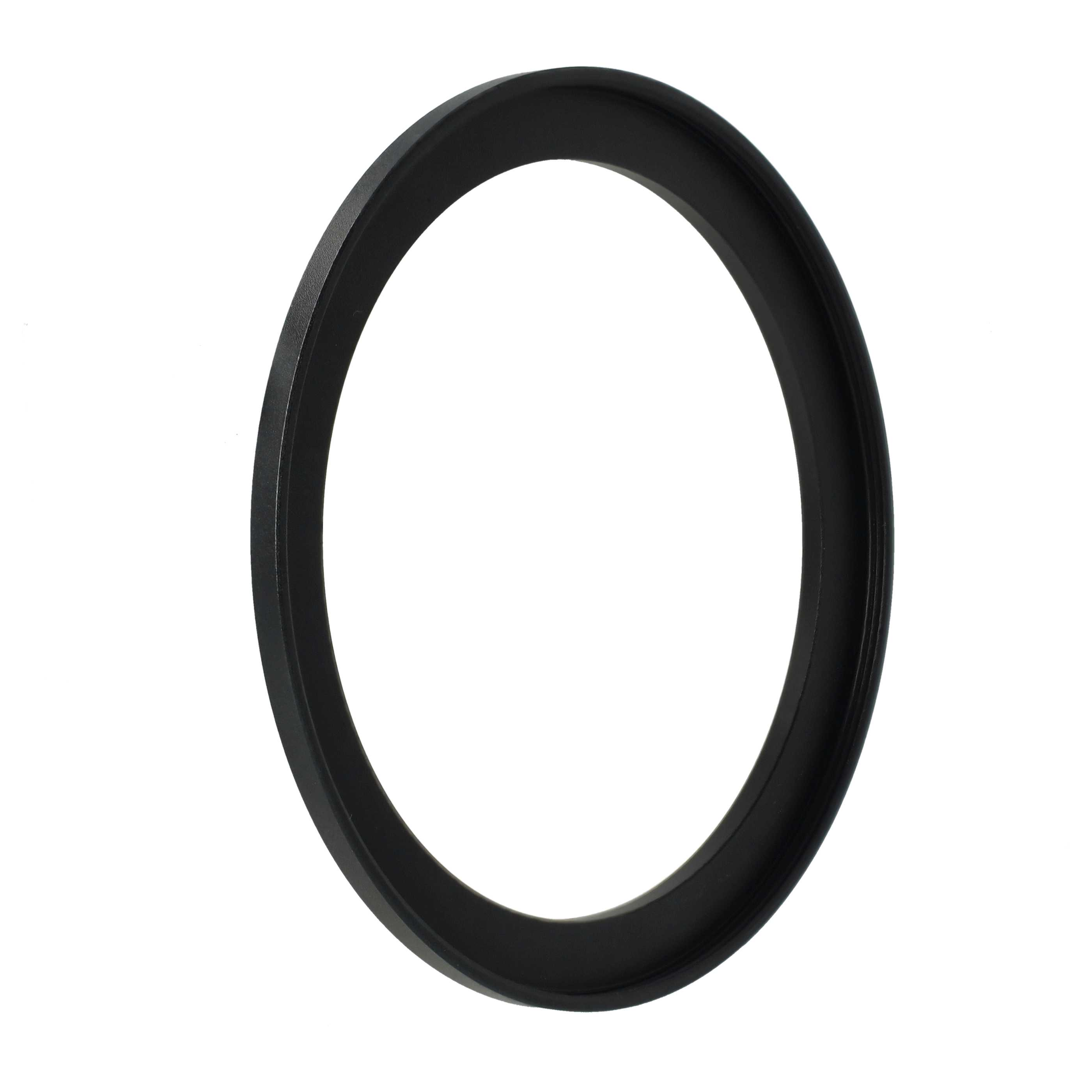 Ein schwarzes kreisförmiges Objekt, möglicherweise ein Objektivadapter, vor weißem Hintergrund.