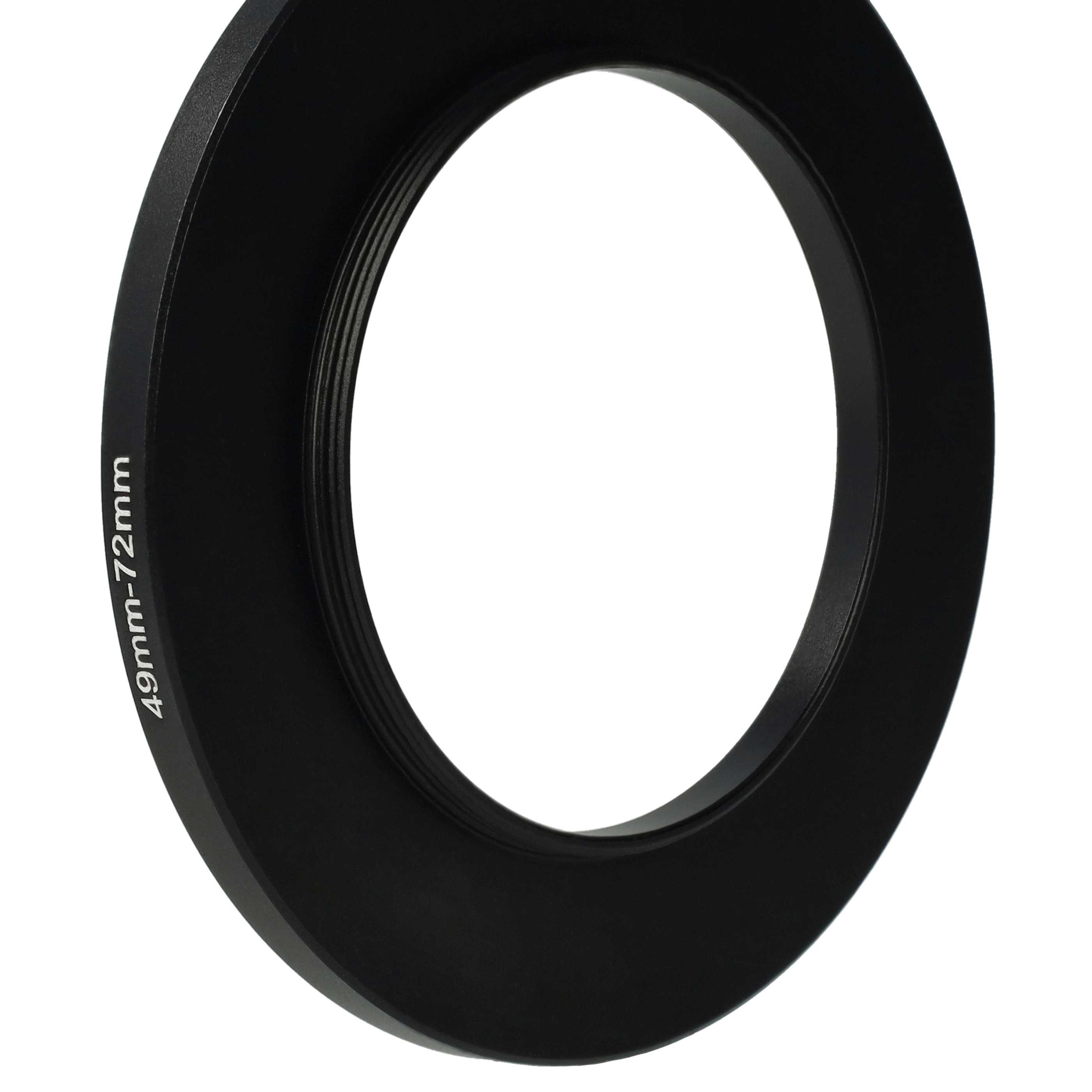 Schwarzer Kameraobjektivadapter mit 49mm-72mm-Markierung, zentriert auf weißem Hintergrund.