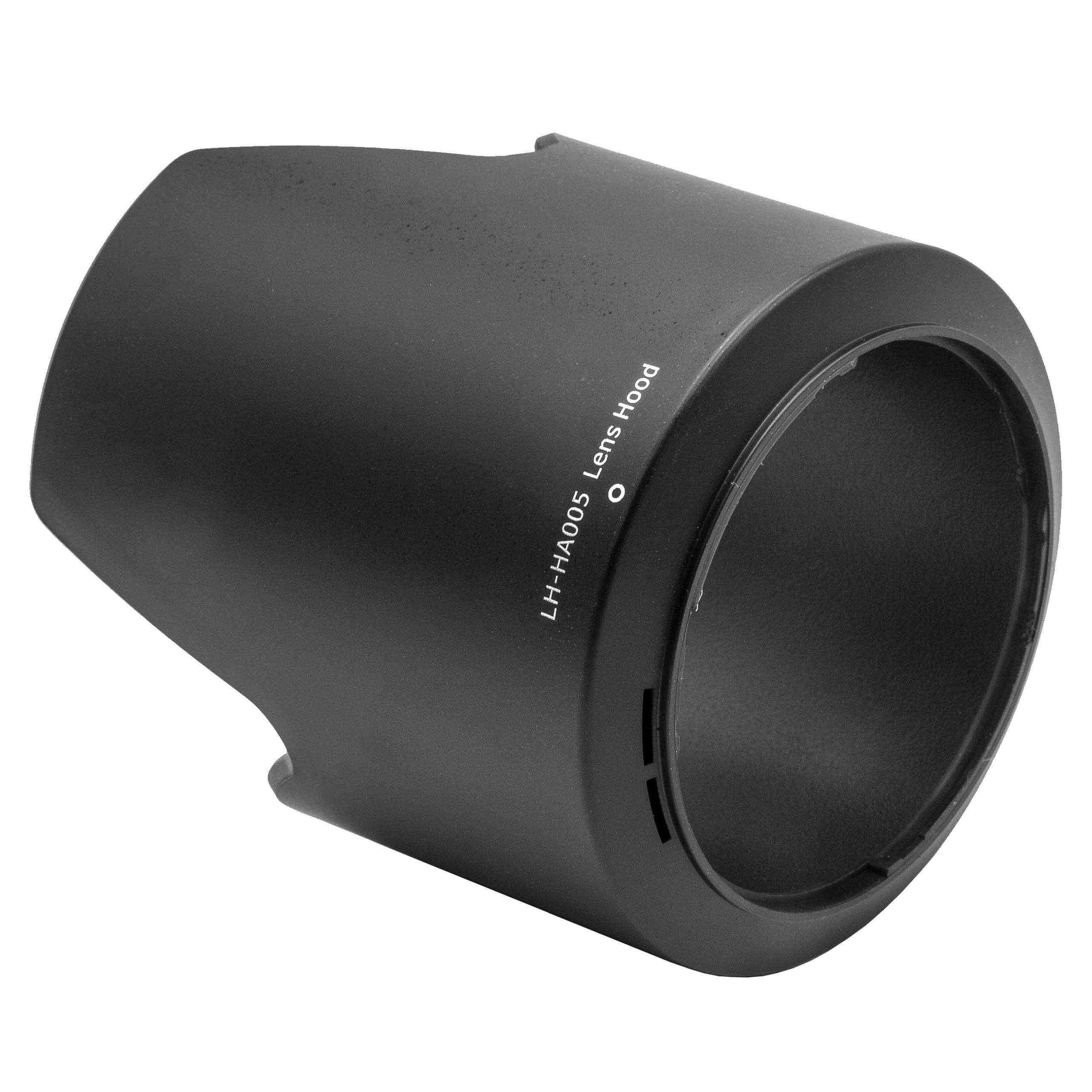 Eine schwarze Objektivsonnenblende, zylindrisch mit ausgestelltem Ende. Darauf steht 'LH-HA005 Lens Hood', vor weißem Hintergrund.