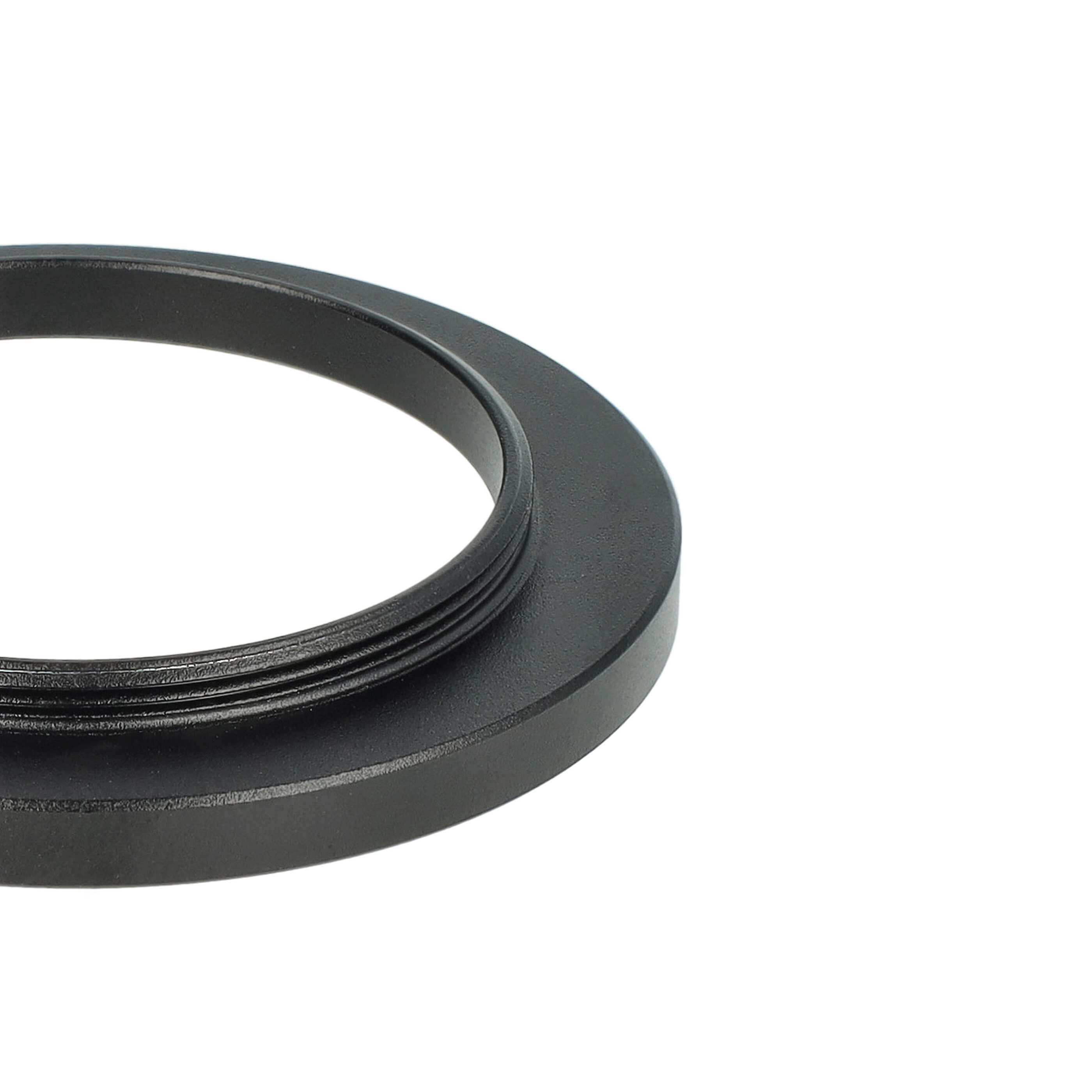 Nahaufnahme eines schwarzen Metallrings mit Schraubgewinde auf weißem Hintergrund. Der Ring ist zentriert.