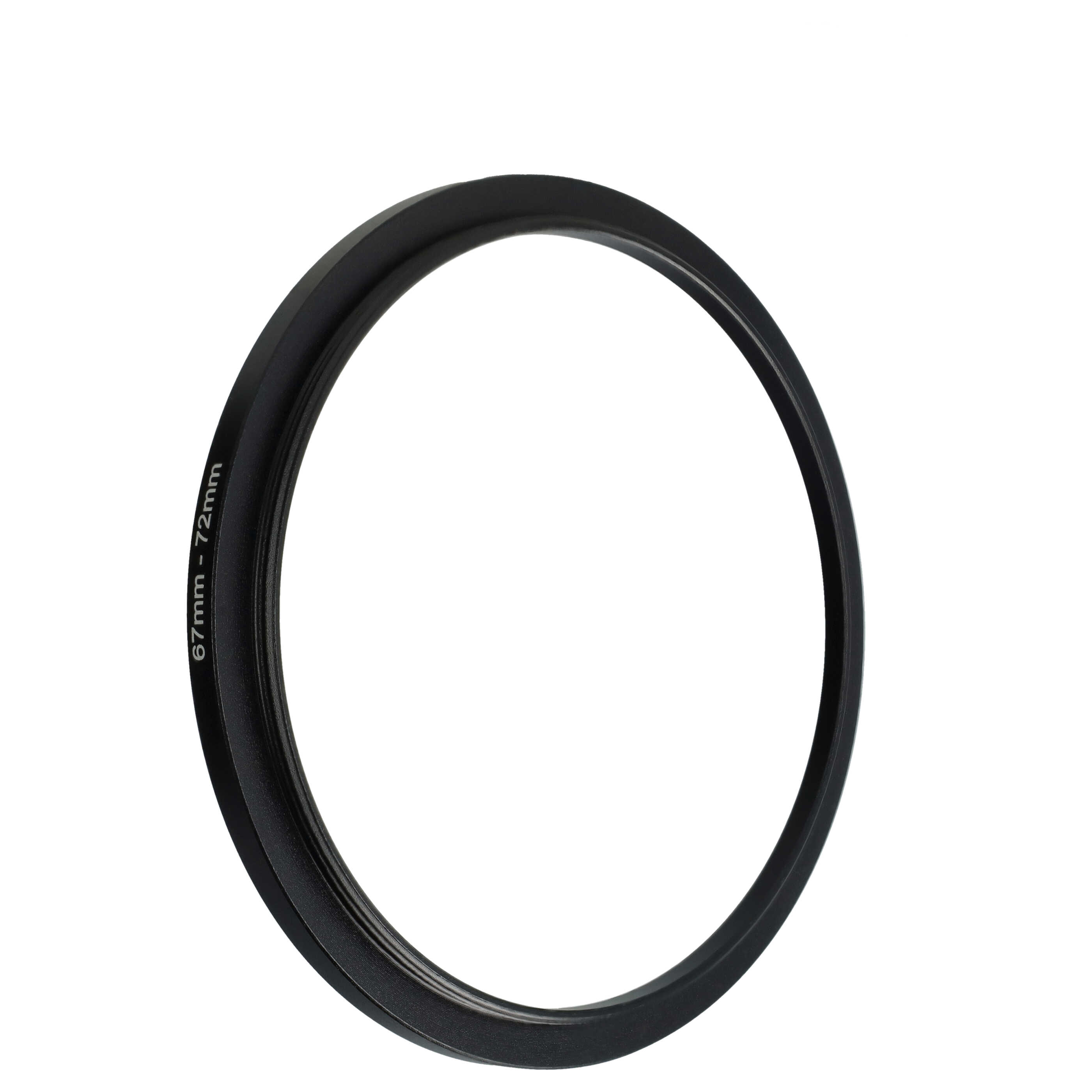 Ein schwarzer 67mm-72mm-Step-Up-Ring ist zentriert, mit der Aufschrift '67mm - 72mm' an der Seite. Der Hintergrund ist weiß.