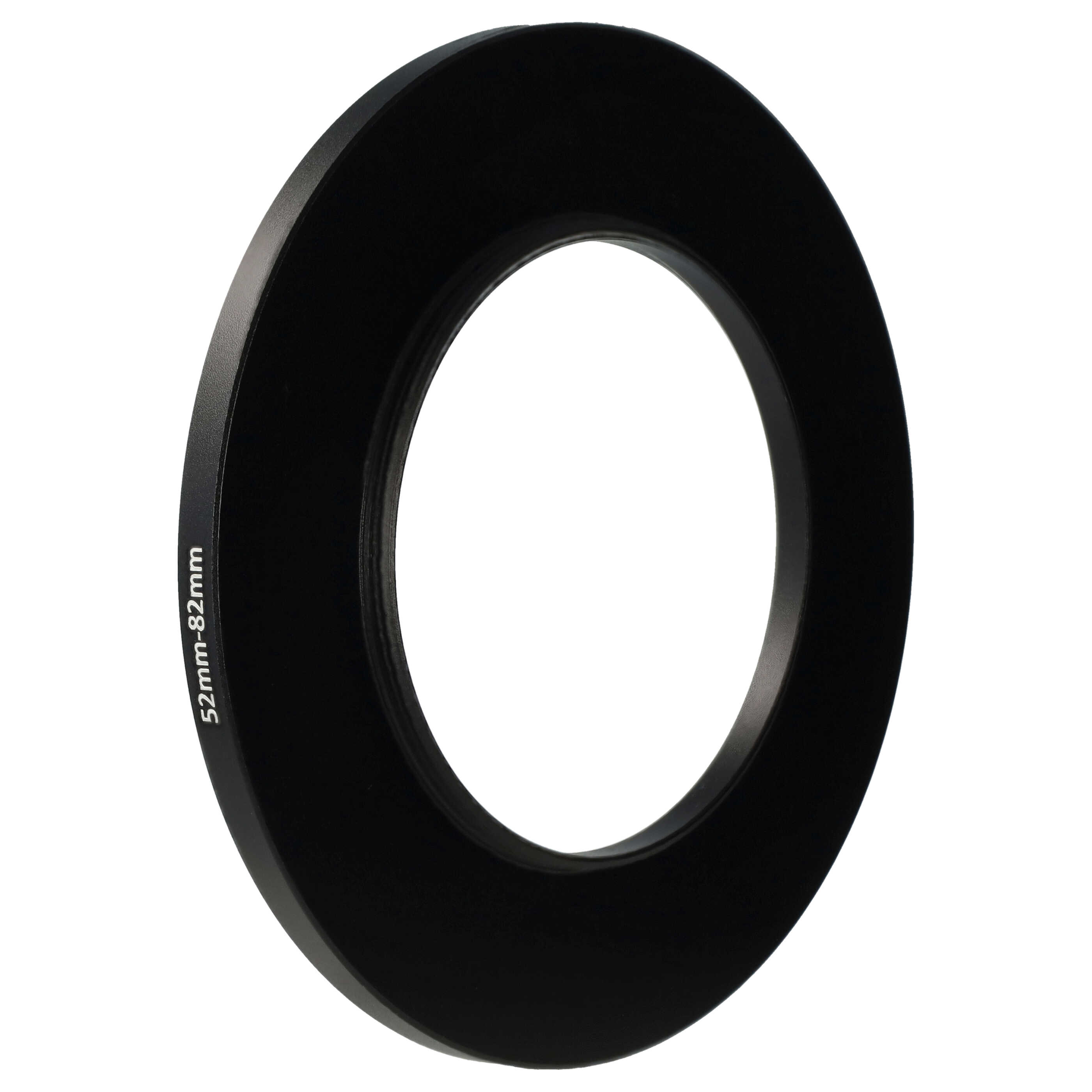 Ein schwarzer Objektivadapterring mit der Aufschrift '52mm-82mm' an der Seite. Der Hintergrund ist weiß.