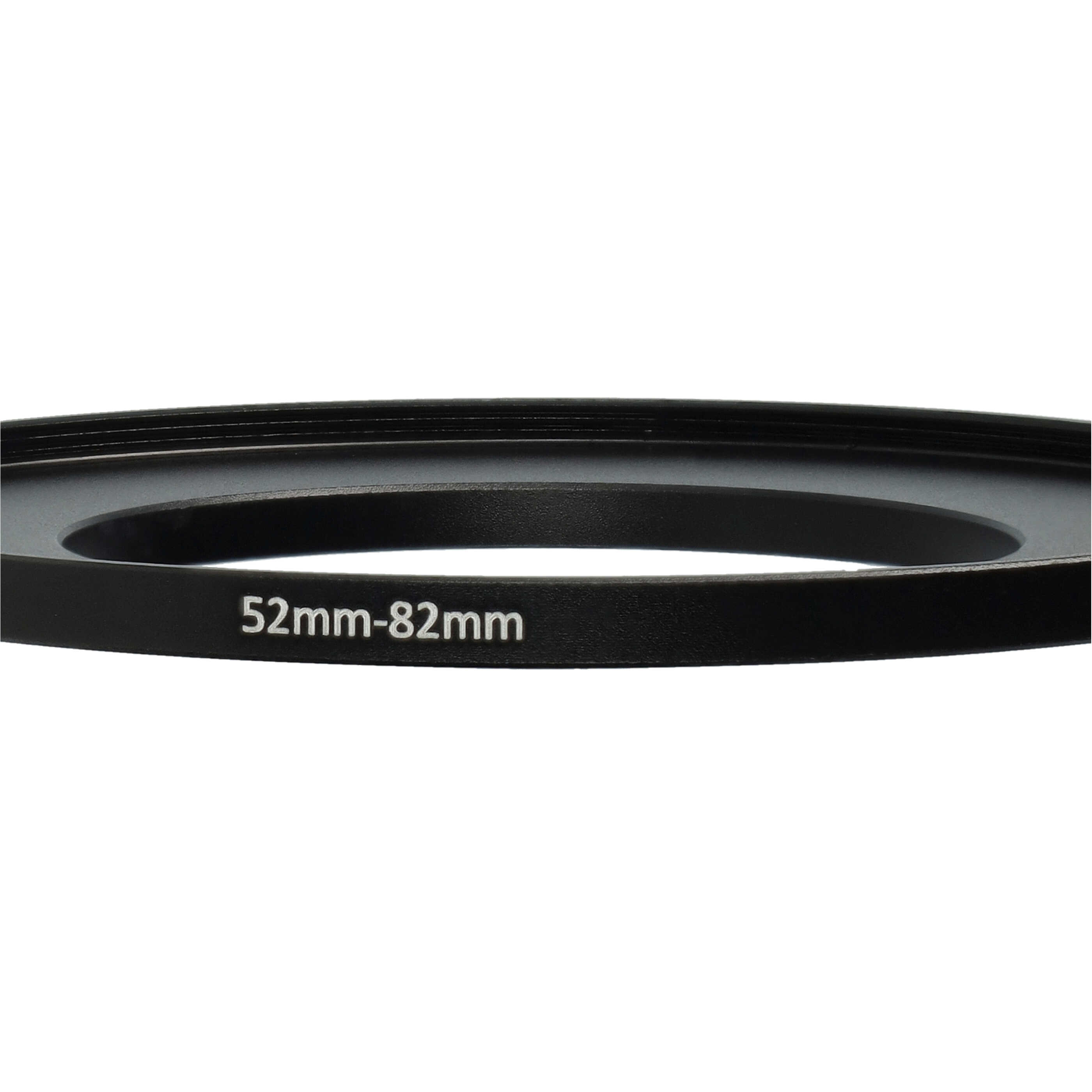 Ein schwarzer Objektivadapterring mit weißem Text '52mm-82mm' auf weißem Hintergrund.
