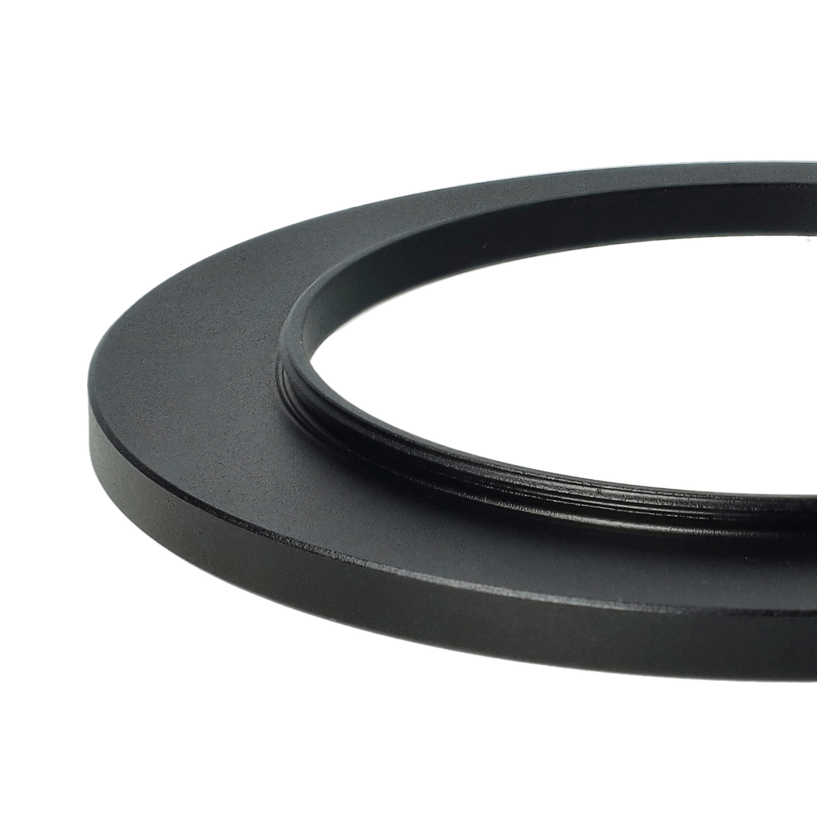 Ein schwarzer Metallring mit Gewinde vor weißem Hintergrund. Der Ring ist im Vordergrund, leicht angewinkelt.