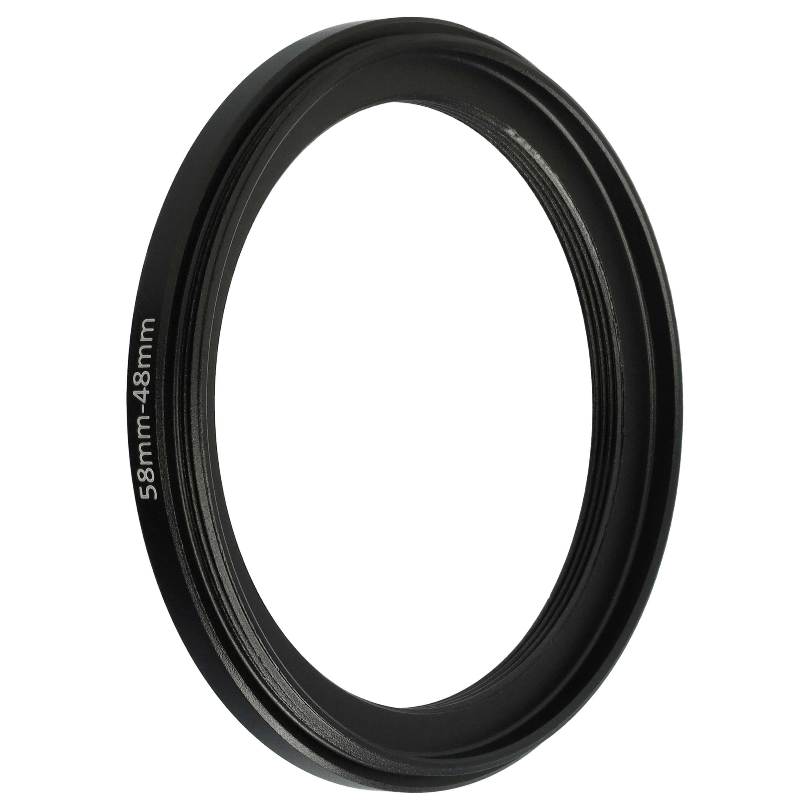 Ein schwarzer Objektivadapterring mit der Aufschrift 58mm-48mm auf der Seite, vor weißem Hintergrund.