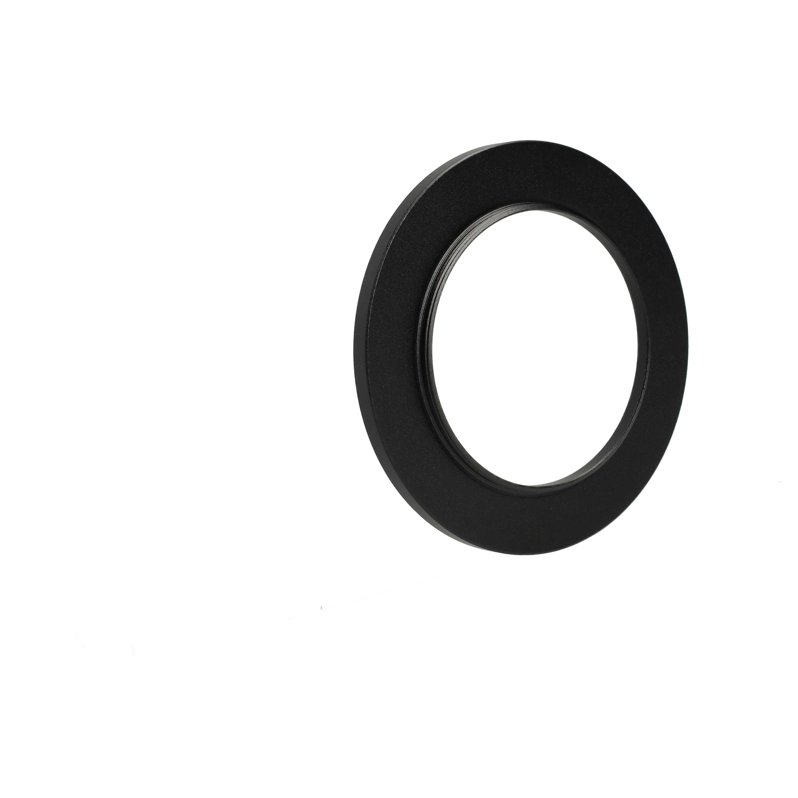 Ein schwarzer Ring mit kreisförmiger Öffnung in der Mitte vor weißem Hintergrund. Der Ring ist geneigt.