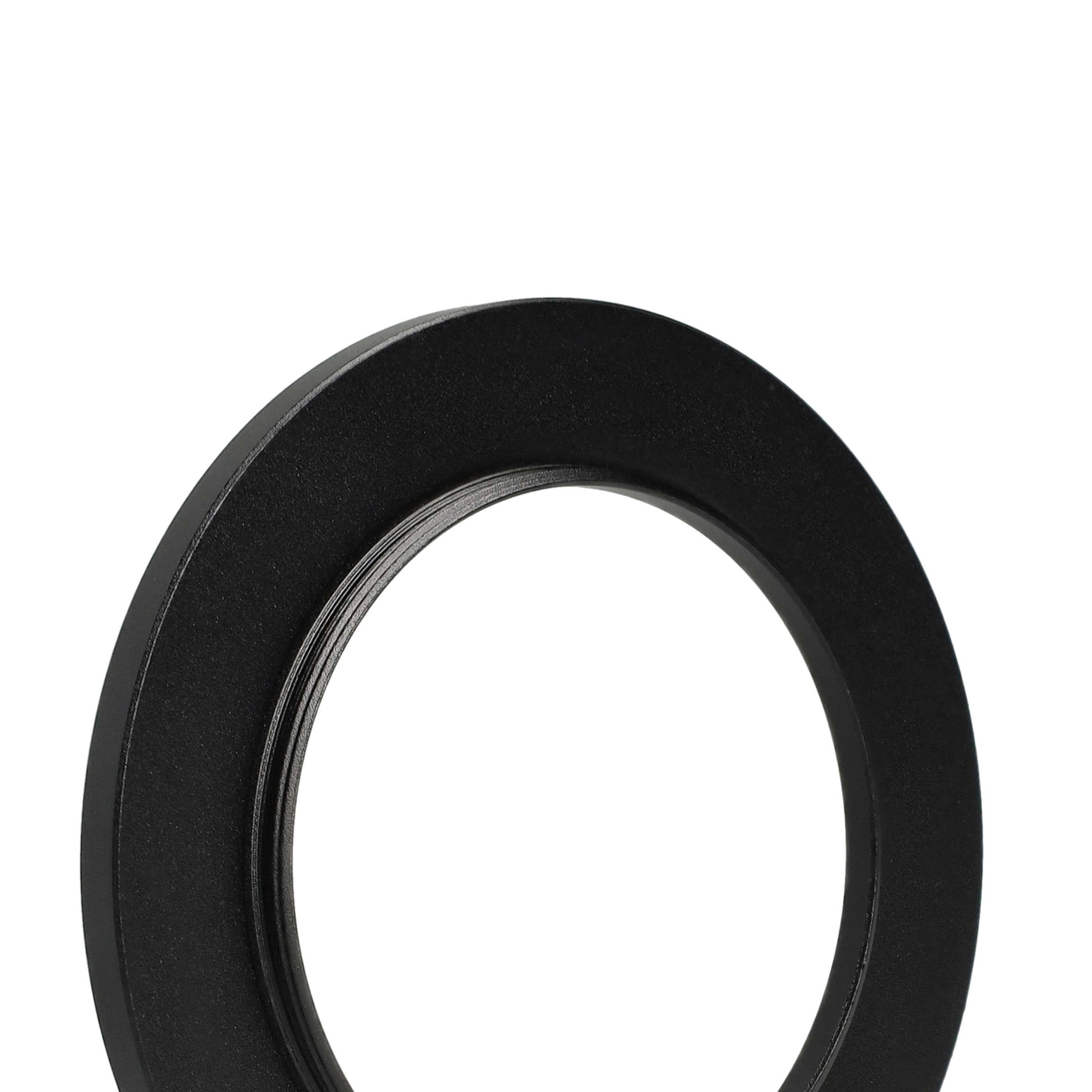 Ein schwarzes ringförmiges Objekt mit weißem Hintergrund. Der Ring ist strukturiert und hat eine kreisförmige Öffnung.