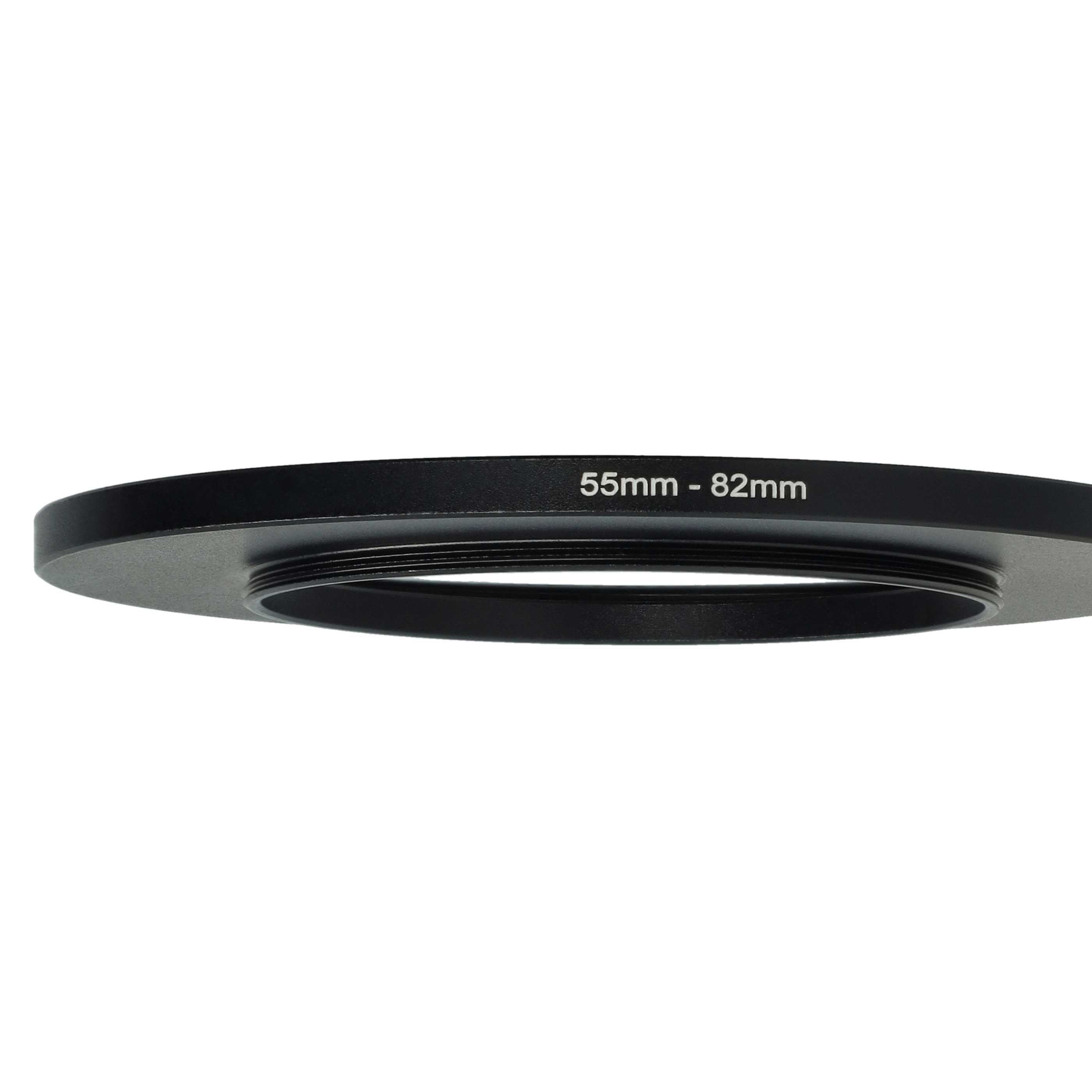 Ein schwarzer Objektivadapterring, 55mm-82mm, vor weißem Hintergrund. Der Text ist weiß.