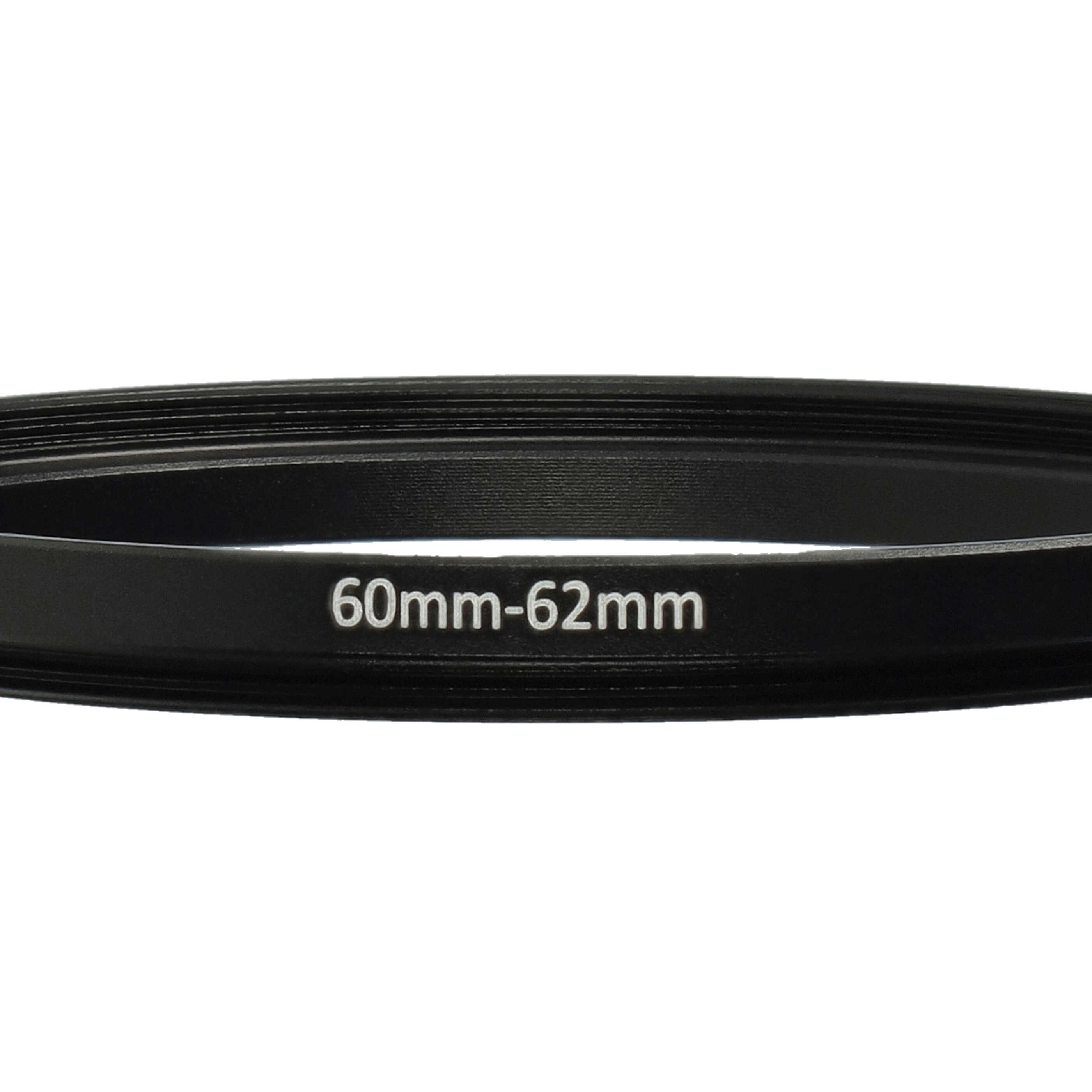 Ein schwarzer Kameraobjektivadapterring mit weißem Text "60mm-62mm" vor weißem Hintergrund.
