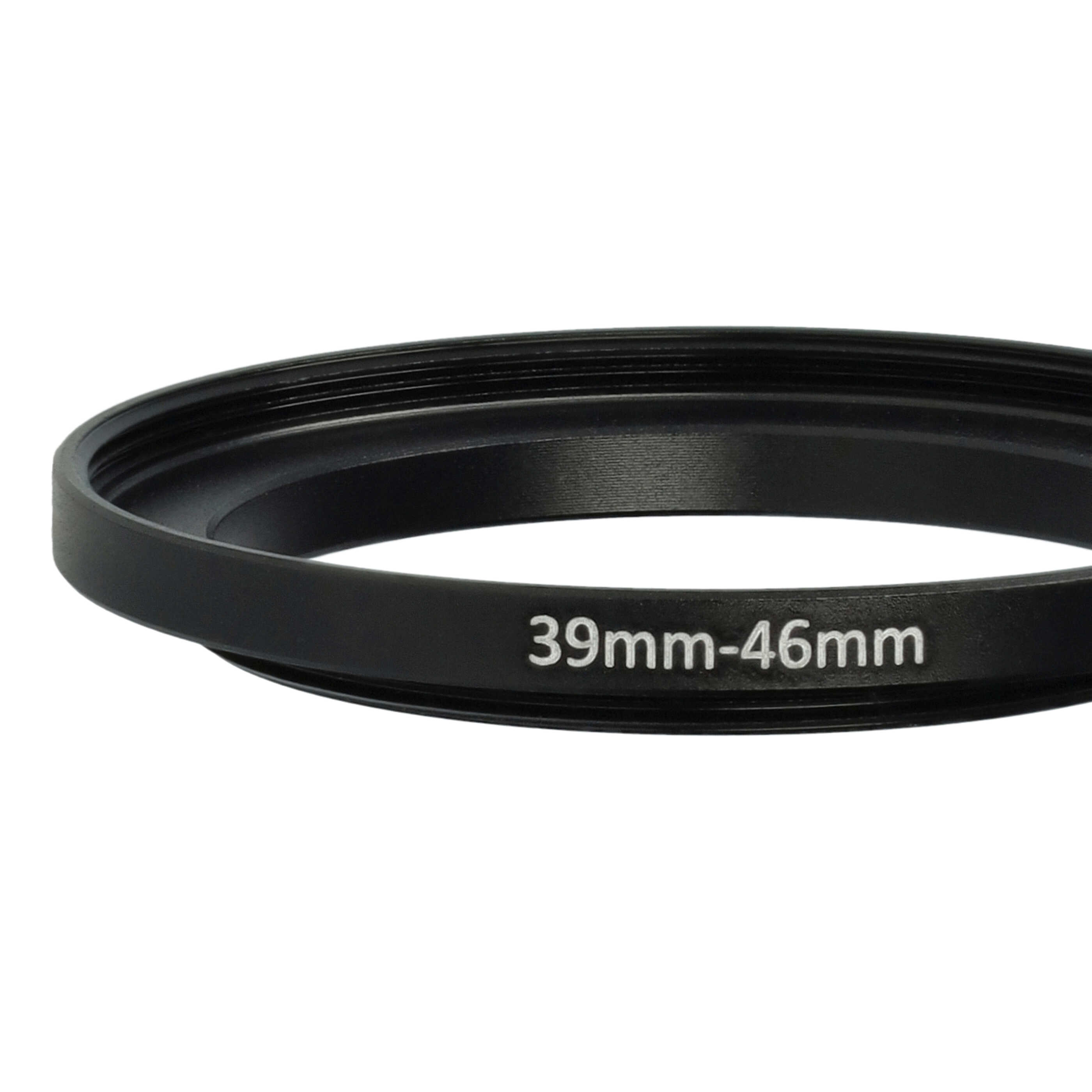 Nahaufnahme eines schwarzen Kameraobjektiv-Adapterrings. Es hat weißen Text mit der Aufschrift '39mm-46mm'.