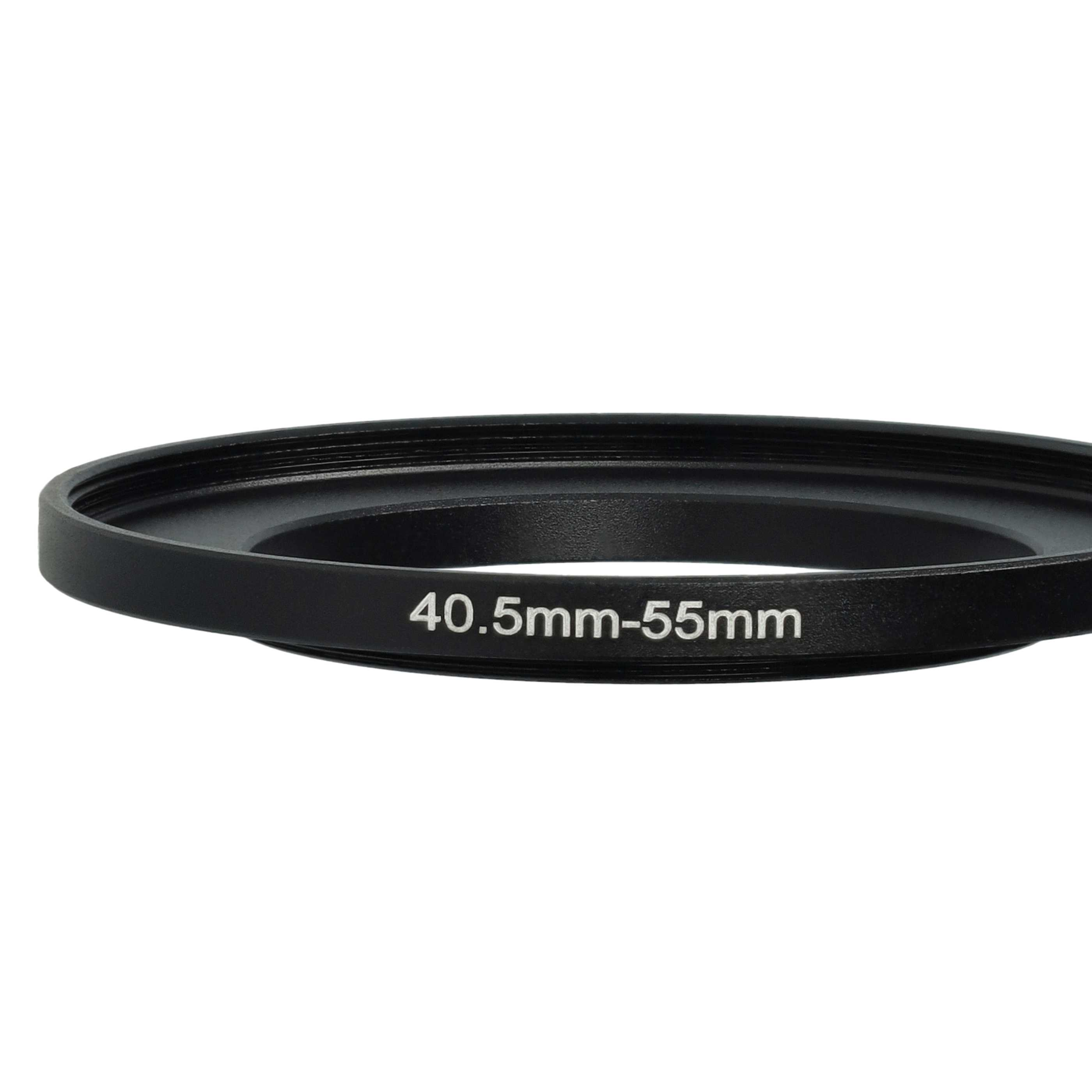 Ein schwarzer Objektivadapterring mit weißem Text '40,5mm-55mm' ist auf weißem Hintergrund zentriert.