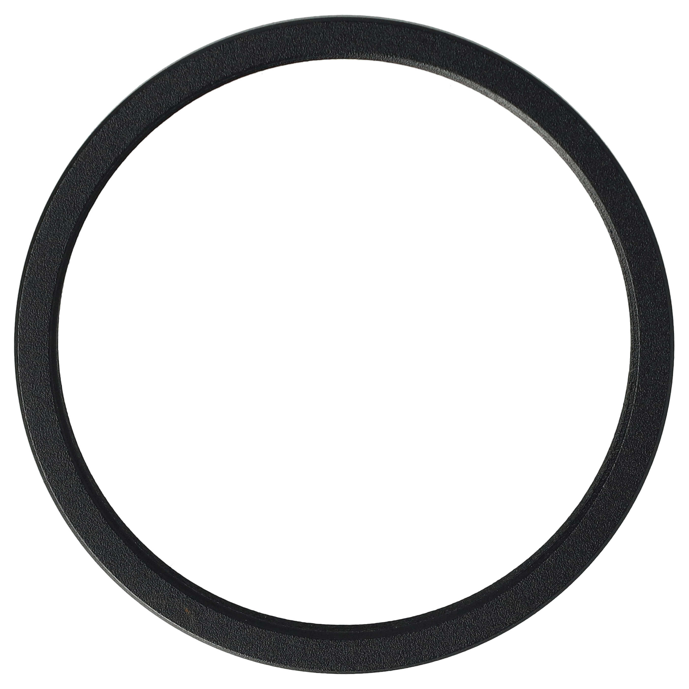 Ein schwarzer Ring auf weißem Hintergrund. Der Ring hat eine strukturierte Oberfläche. Nahaufnahme.