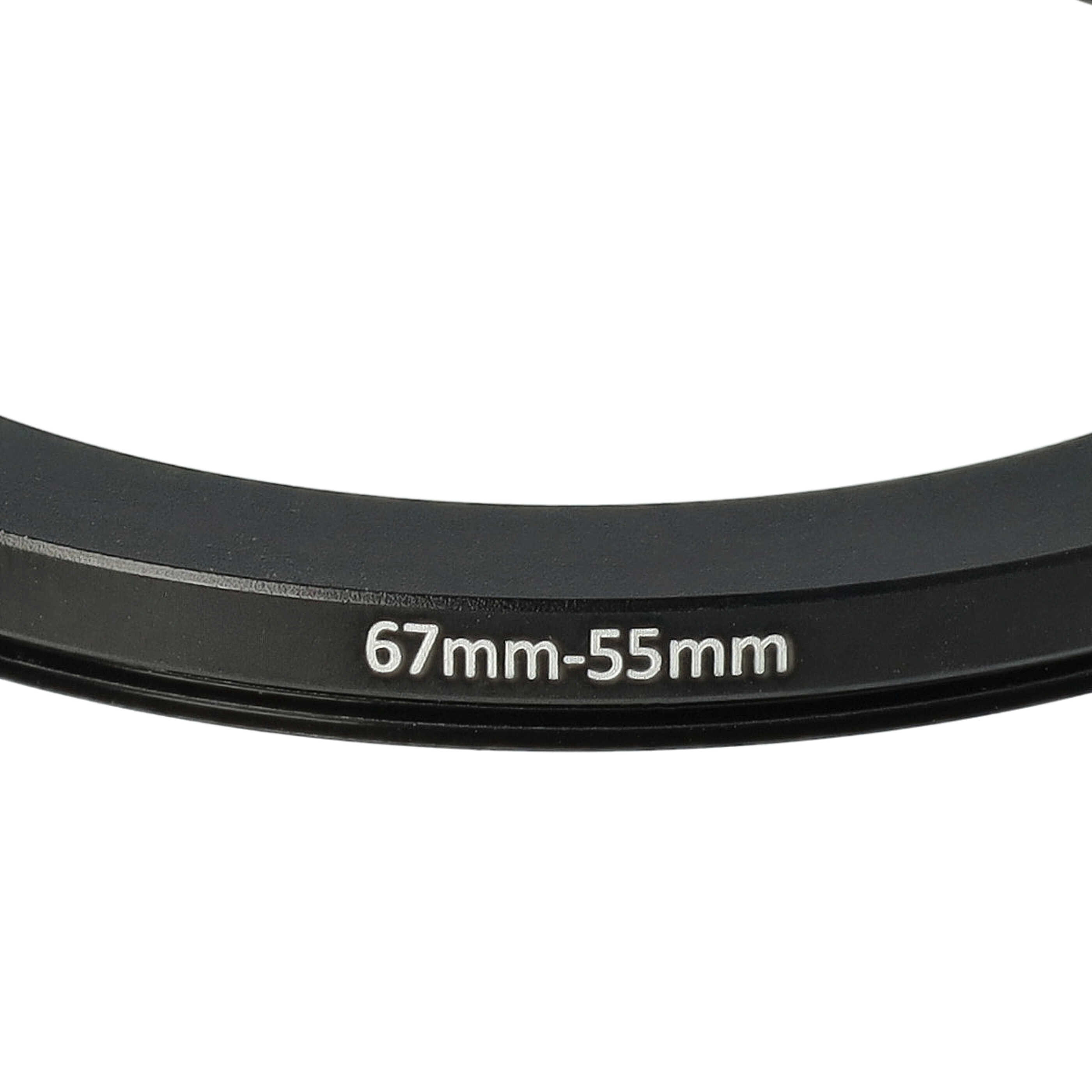 Schwarzer Adapterring mit weißem Text "67mm-55mm" ist zentriert. Weißer Hintergrund.