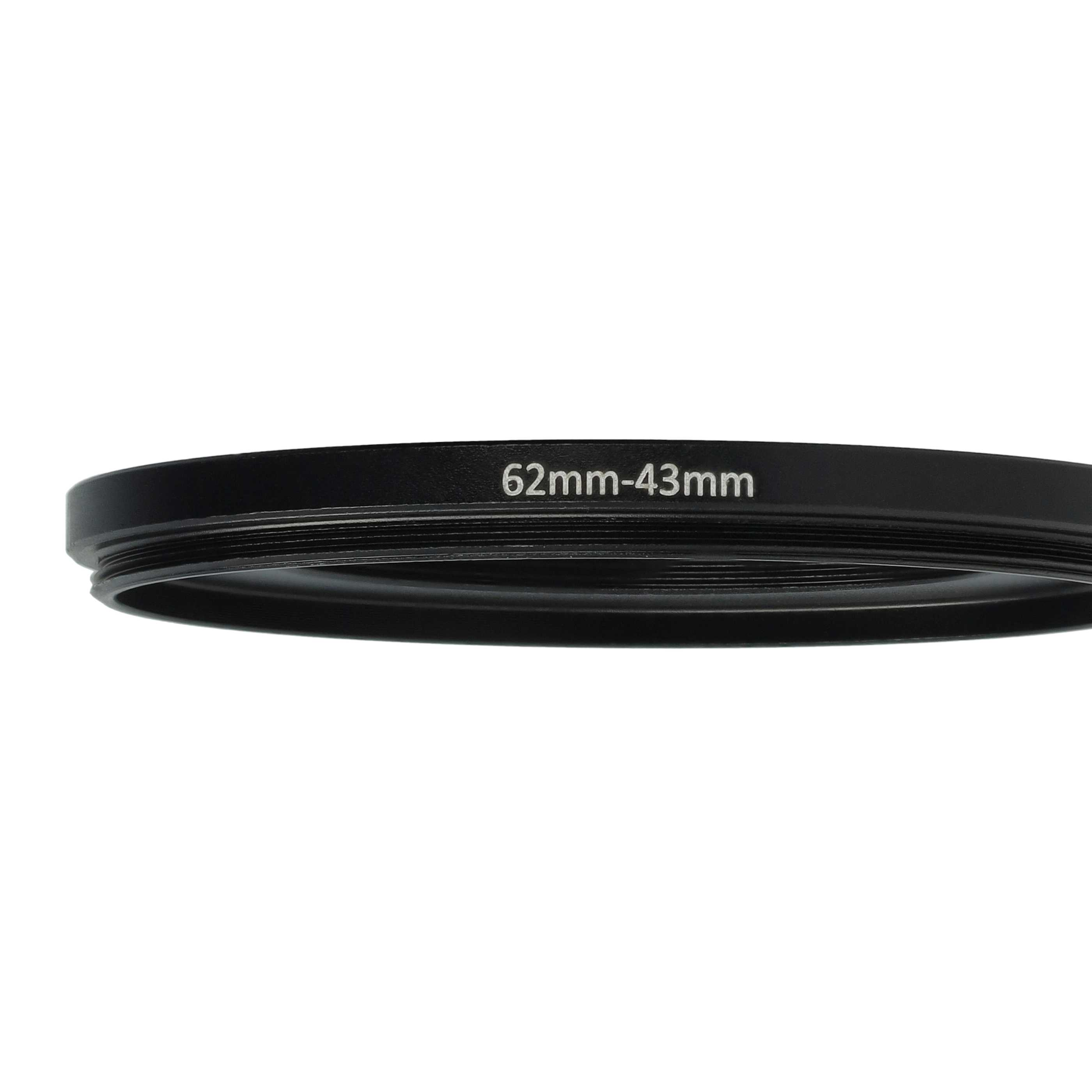 Ein schwarzer Objektivadapterring mit der Aufschrift '62mm-43mm' auf weißem Hintergrund.