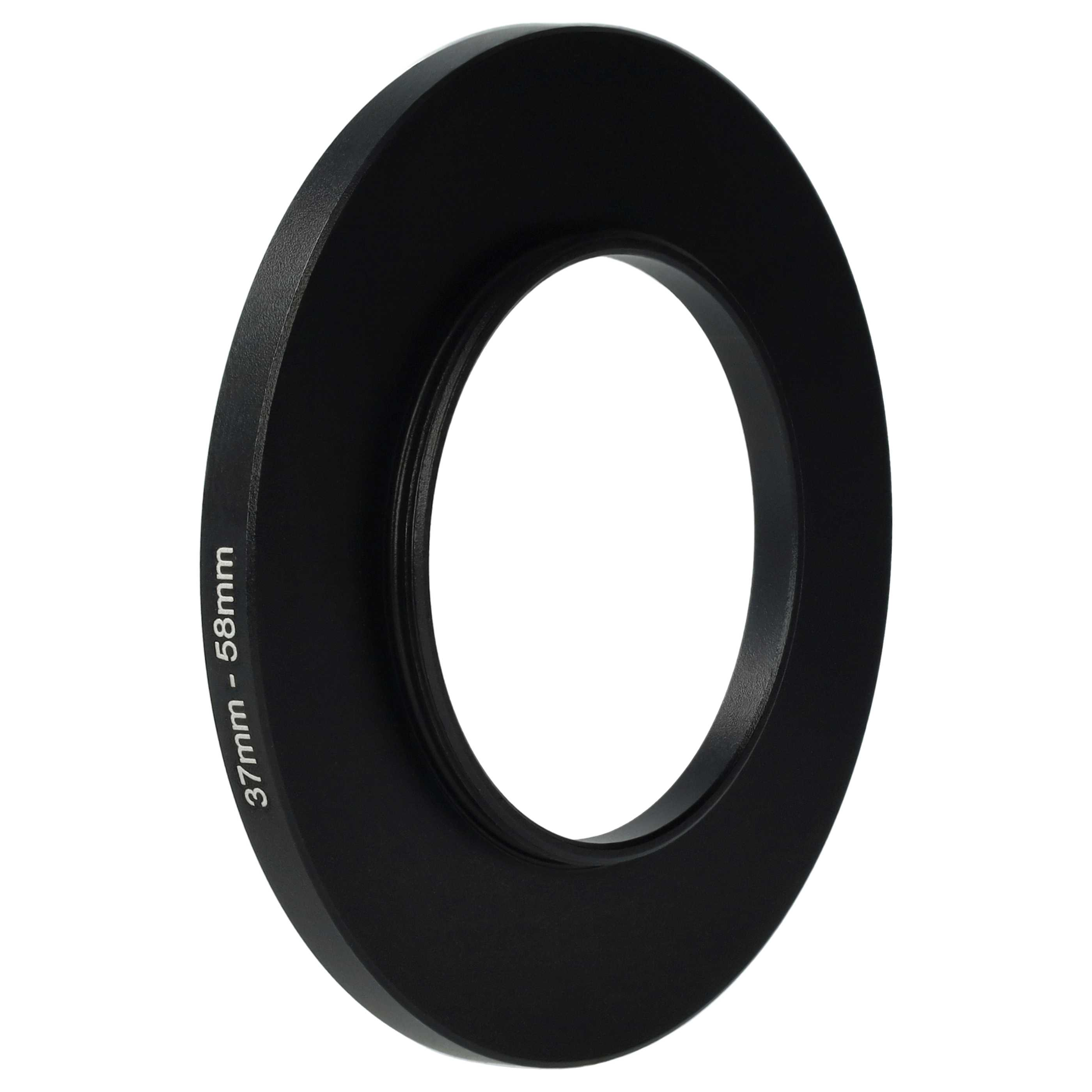 Ein schwarzer Objektivadapterring. Text: 37 mm - 58 mm. Weißer Hintergrund.