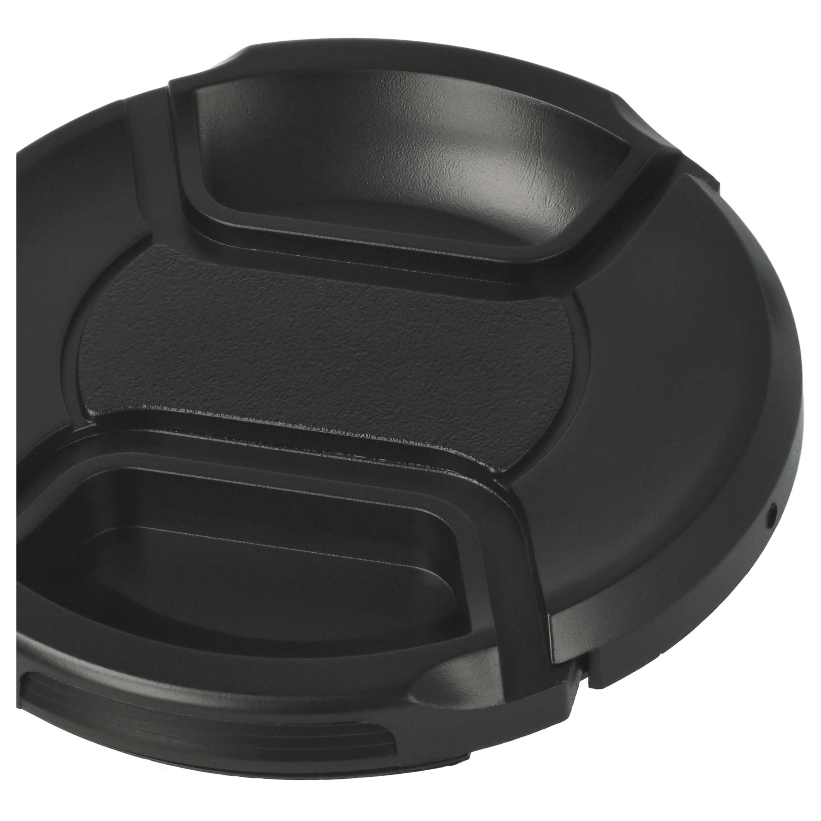 Eine schwarze Objektivkappe. Die Kappe ist rund mit strukturierter Oberfläche und hat einen vertieften Mittelbereich.
