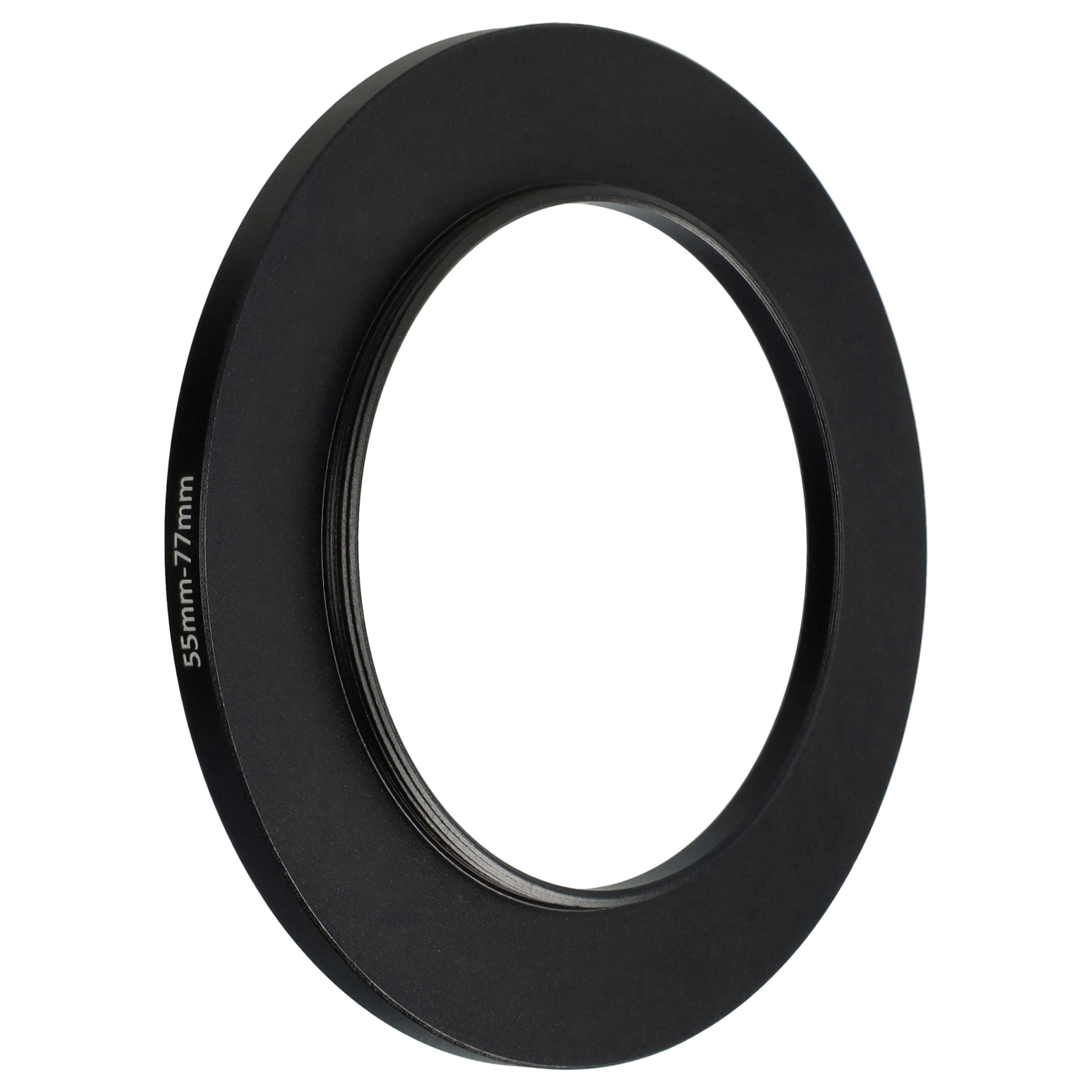 Ein schwarzer Metallringadapter mit kreisförmiger Form. Der Adapter hat eine 55mm-77mm Markierung und ist isoliert.