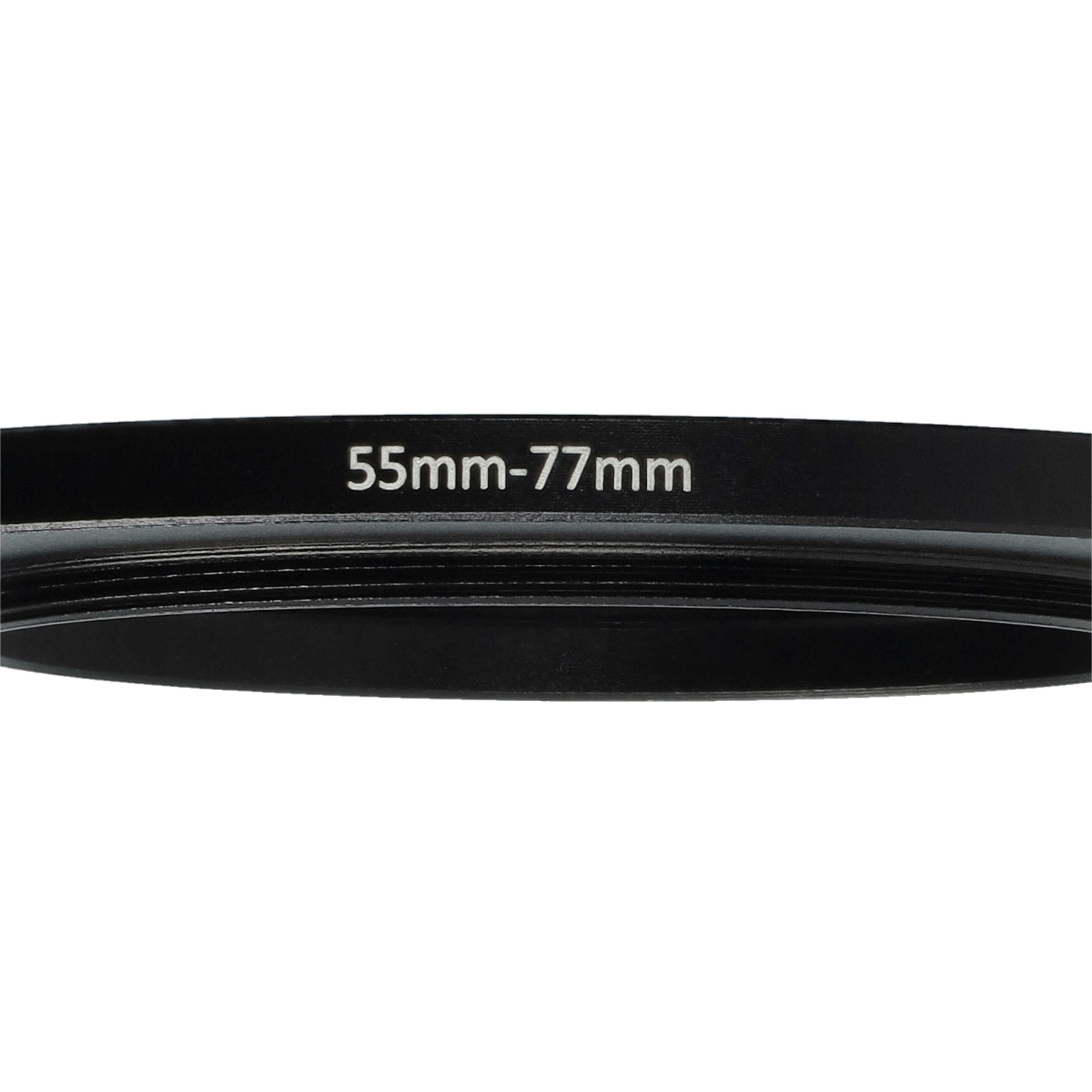 Ein schwarzer Objektivadapterring mit weißem Text 55mm-77mm. Der Hintergrund ist weiß.