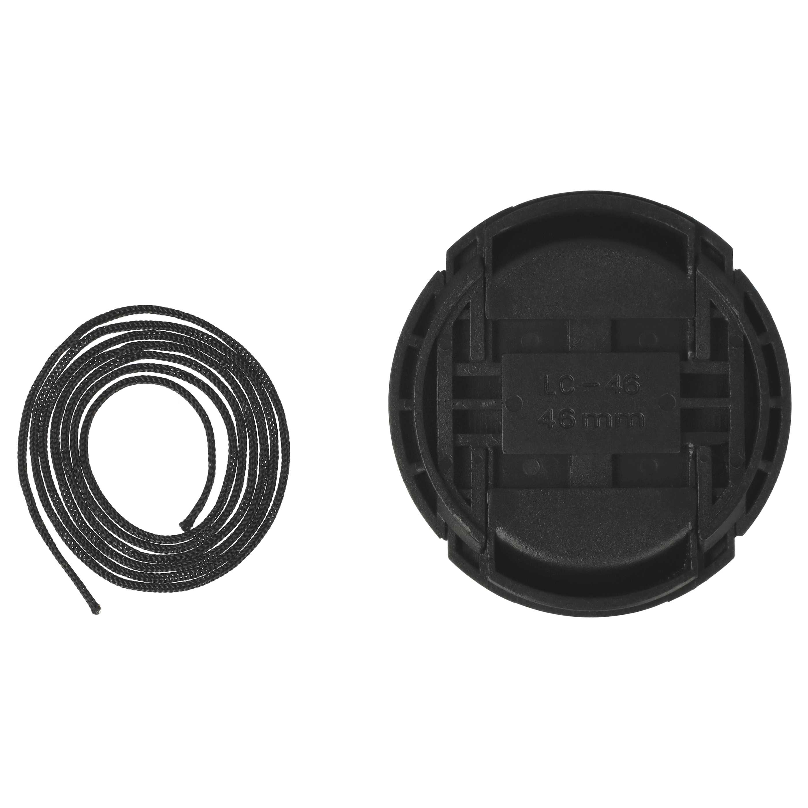 Eine schwarze Objektivkappe mit der Aufschrift 'LC-46 46mm' und eine schwarze Schnur auf weißem Hintergrund.