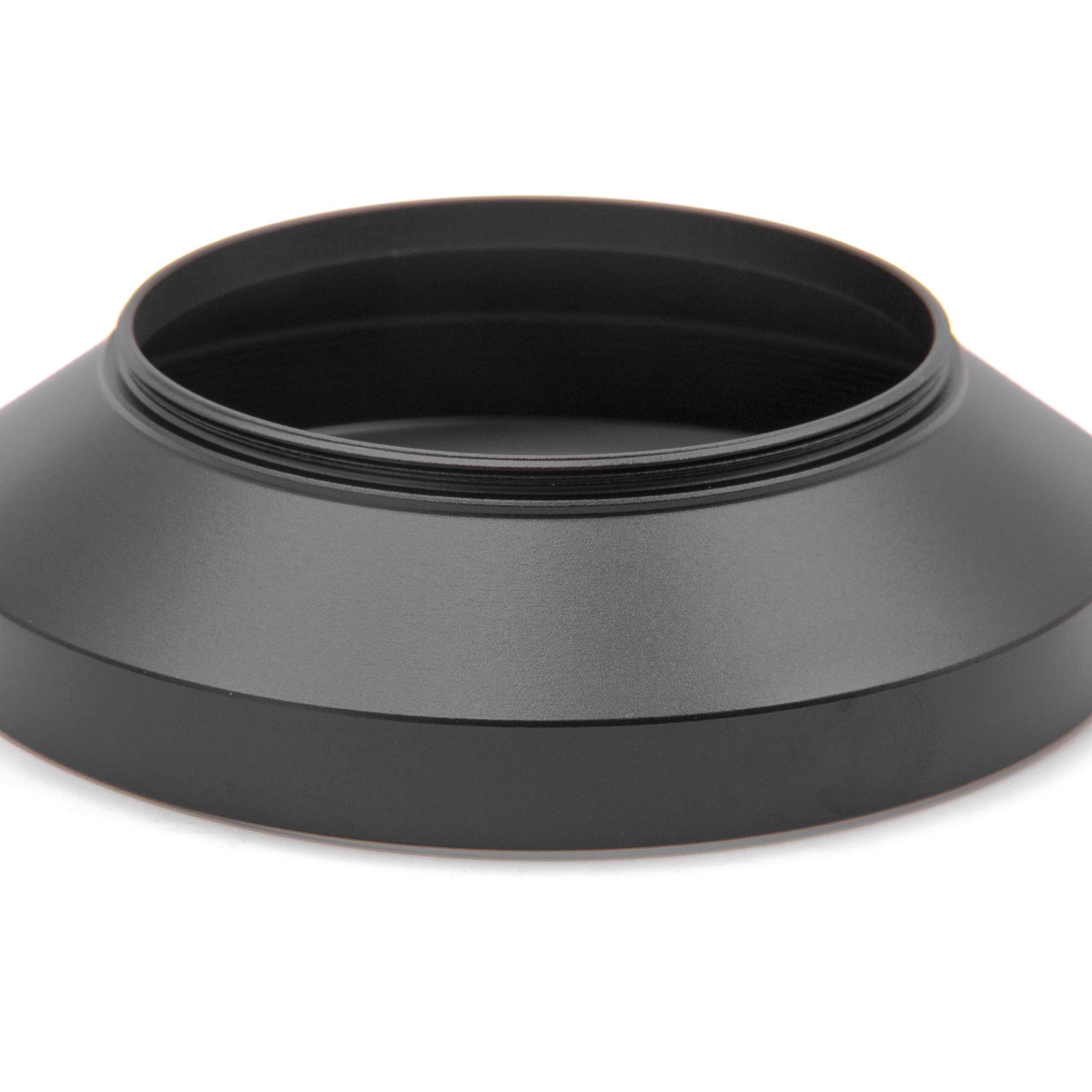 Eine schwarze Sonnenblende liegt auf einer weißen Oberfläche. Die Haube ist rund und hat ein breites, konisches Design.