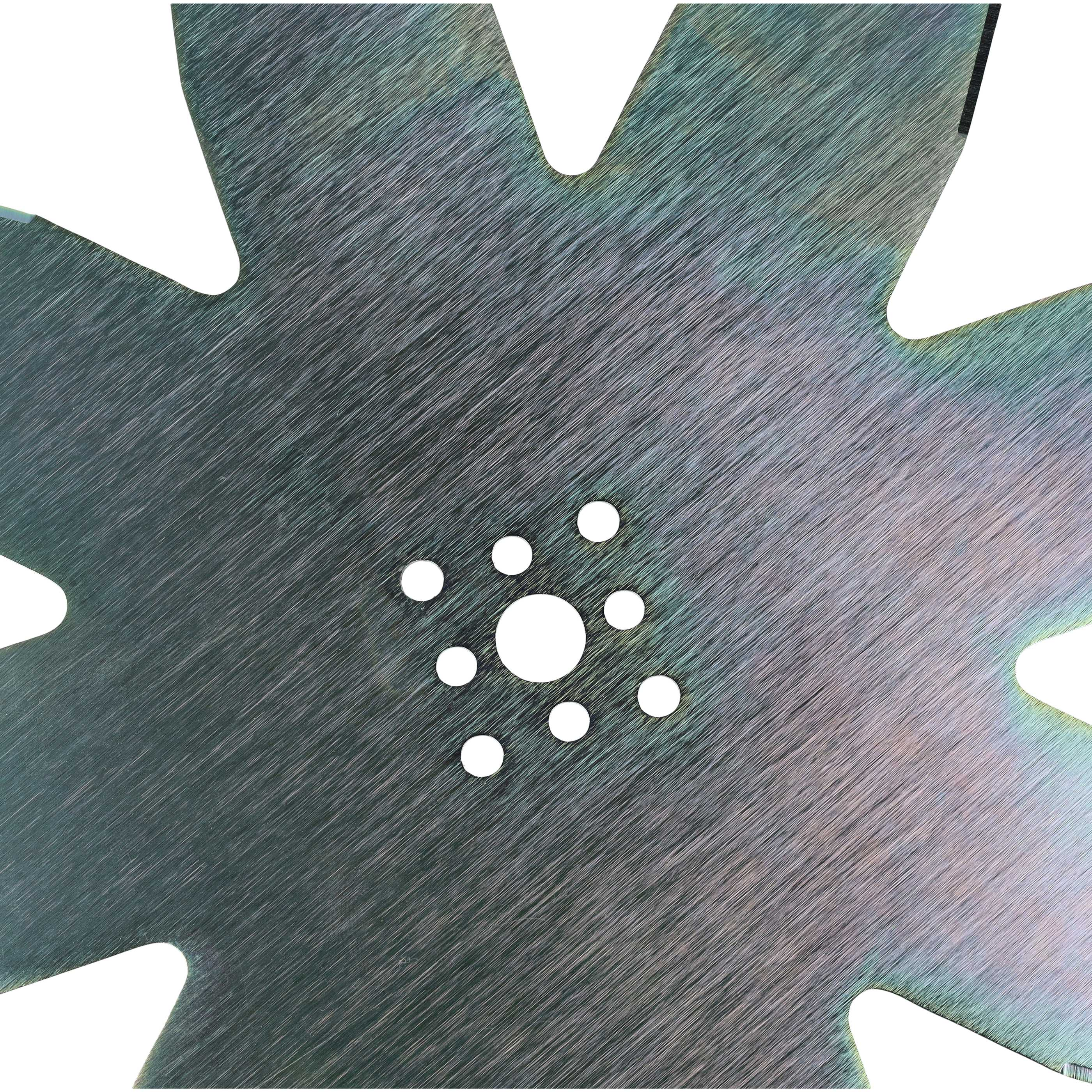 Metallsägeblatt mit zentralem Loch und mehreren kleineren Löchern. Das Blatt hat eine radiale, sternförmige Form mit Kerben.