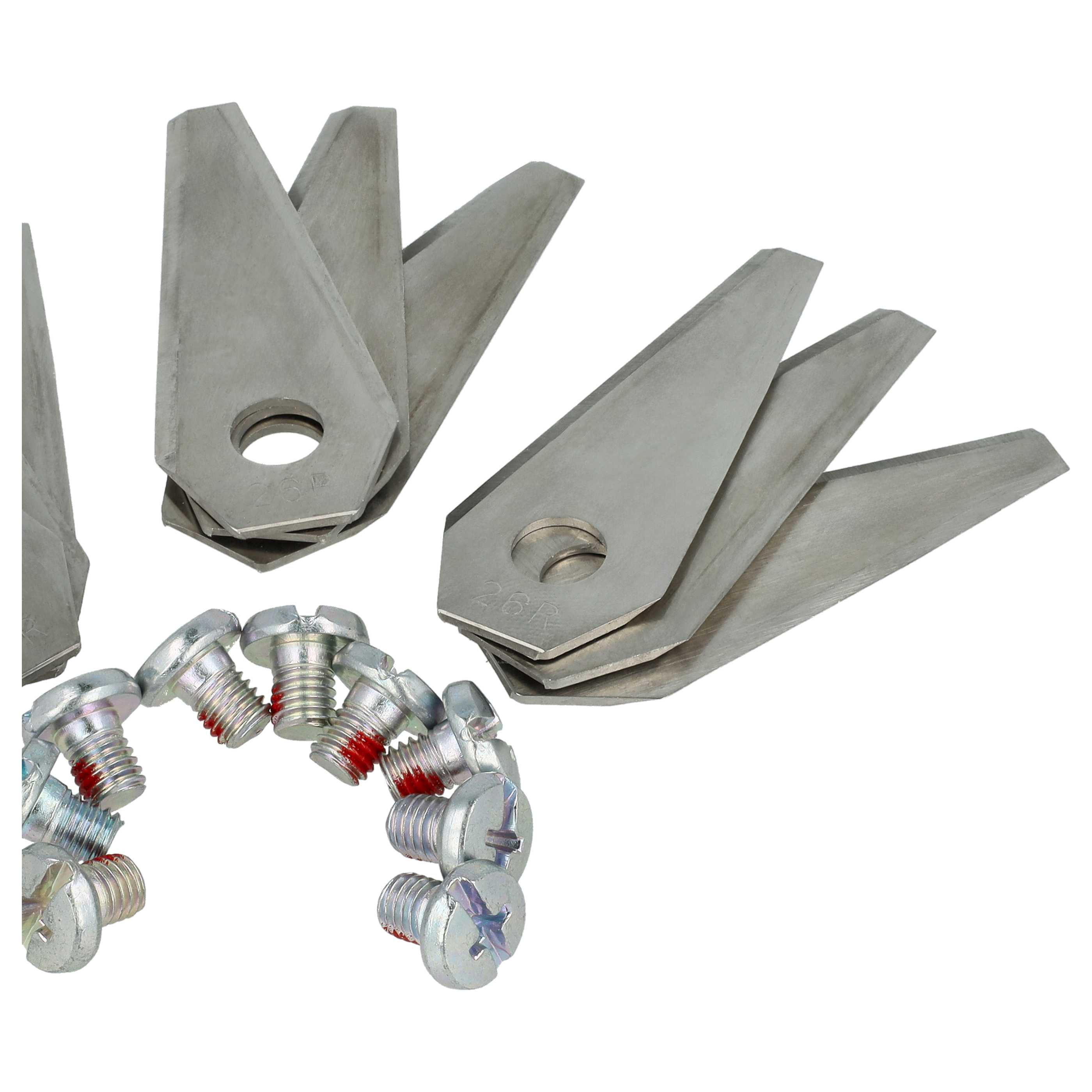 Nahaufnahme von silbernen Metallklingen und Schrauben auf weißem Hintergrund. Klingen sind dreieckig.