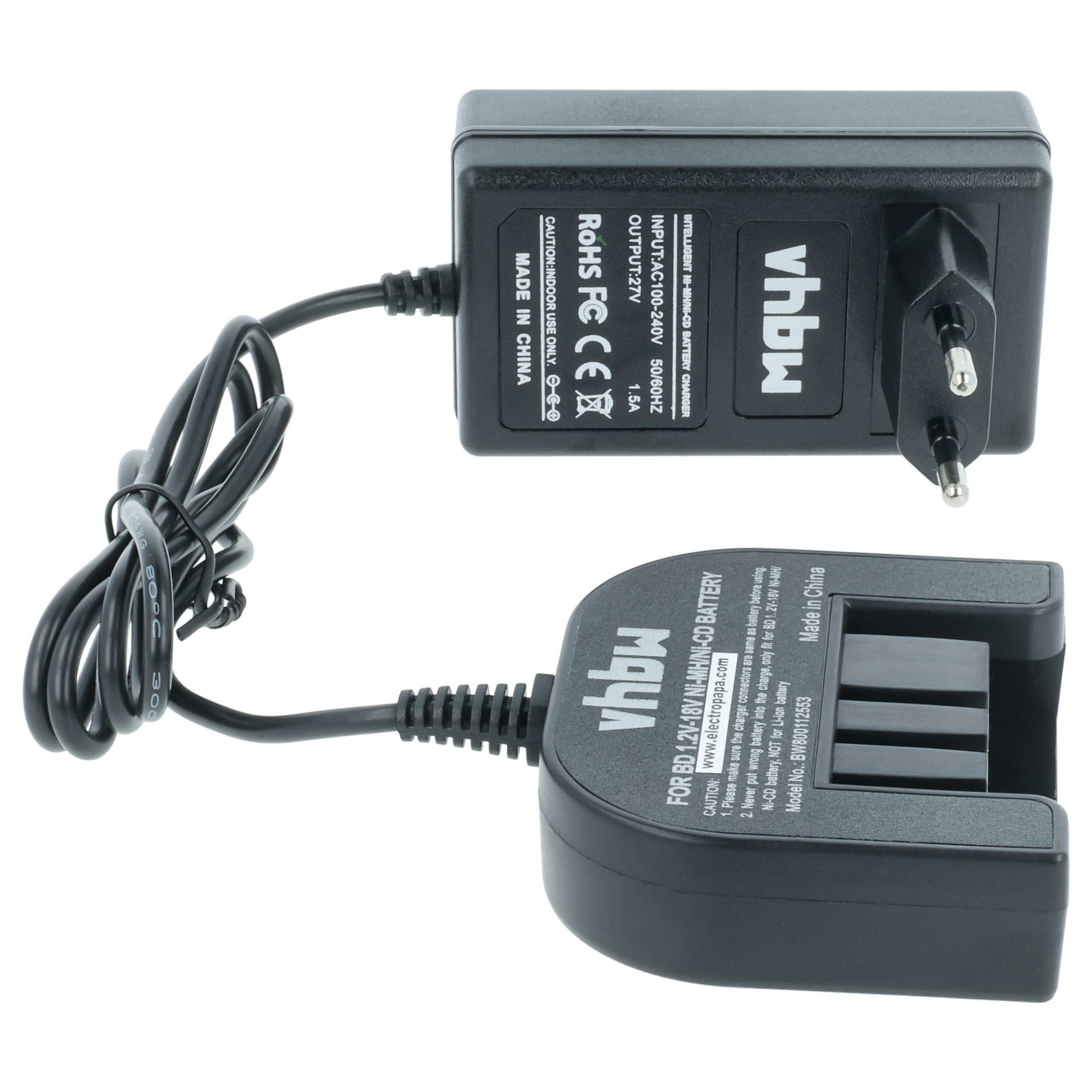 Schwarzes Ladegerät mit Stecker und Ladestation, verbunden durch ein schwarzes Kabel. Das Ladegerät hat Text.