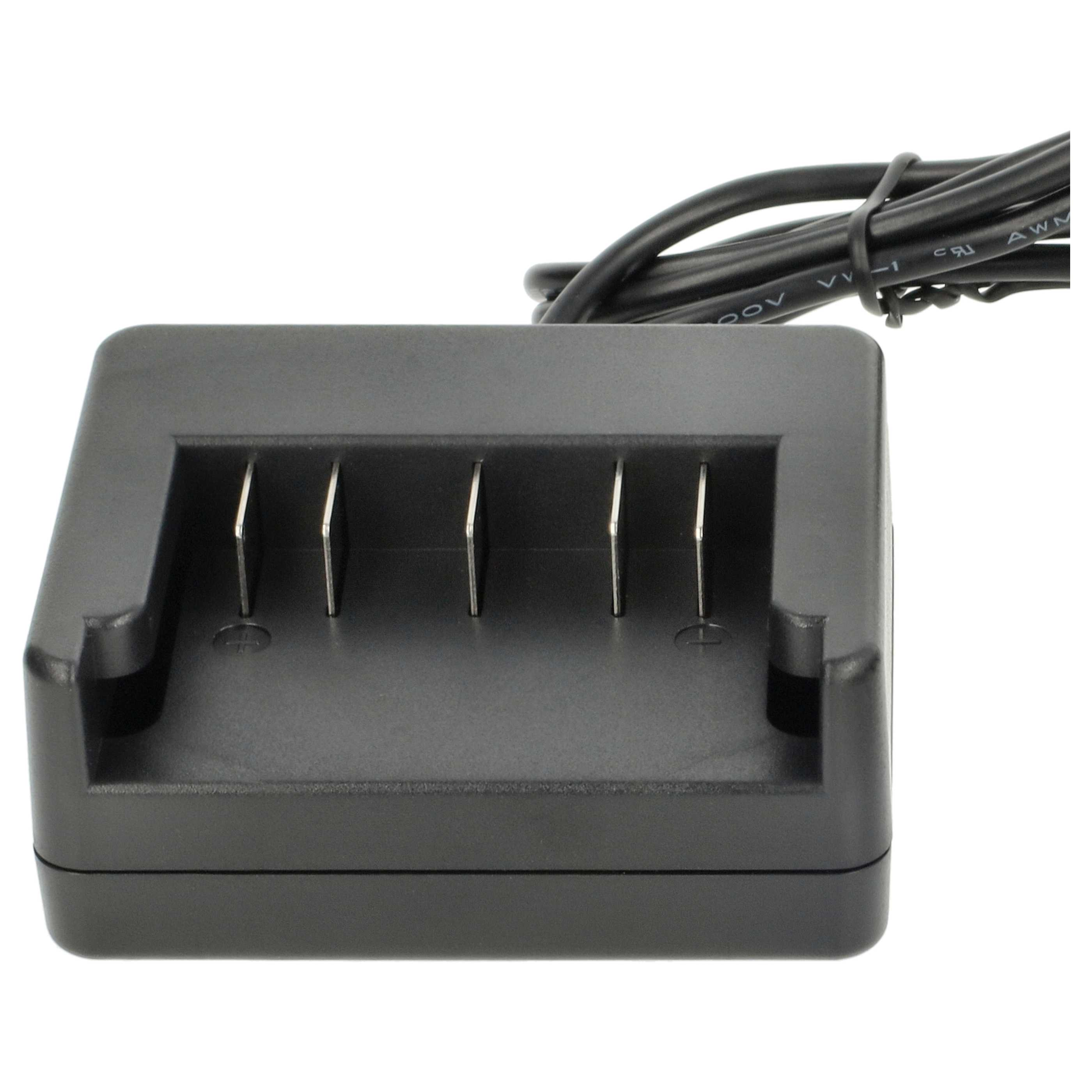 Eine schwarze Ladestation mit vier Schlitzen. Ein schwarzes Kabel erstreckt sich von oben. Weißer Hintergrund.