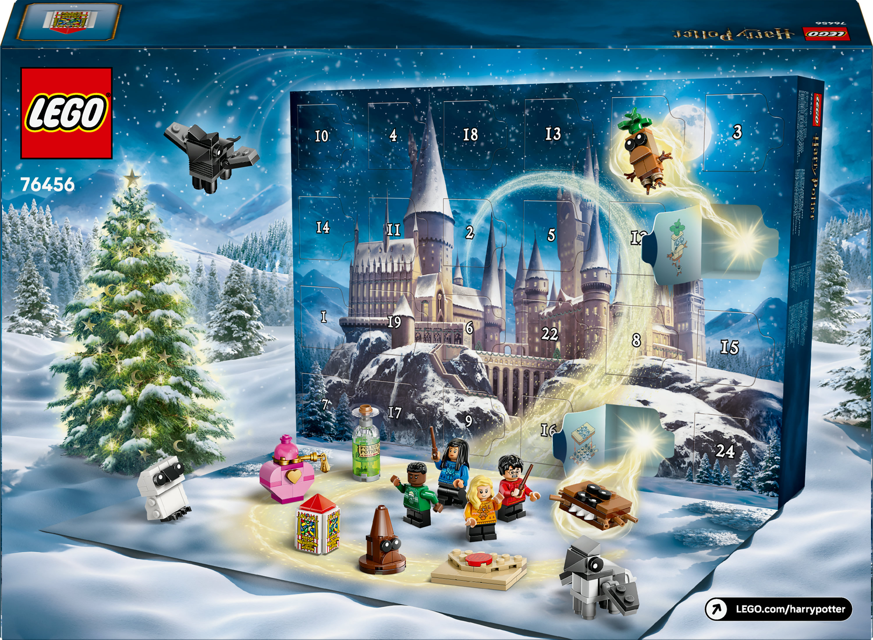 Calendario dell'Avvento Lego Harry Potter. Hogwarts sullo sfondo. Personaggi e oggetti Lego davanti. Scena innevata.