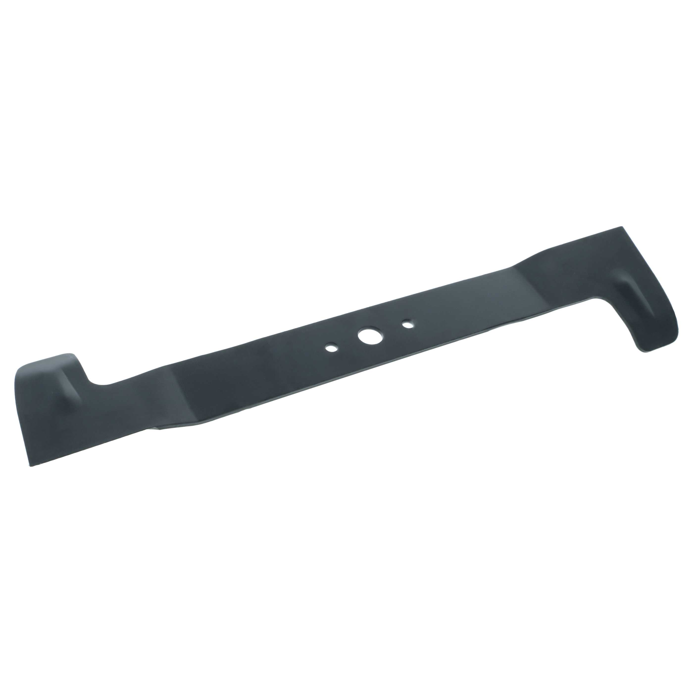 Eine schwarze Rasenmäherklinge mit Löchern und gebogenen Enden ist auf weißem Hintergrund isoliert.