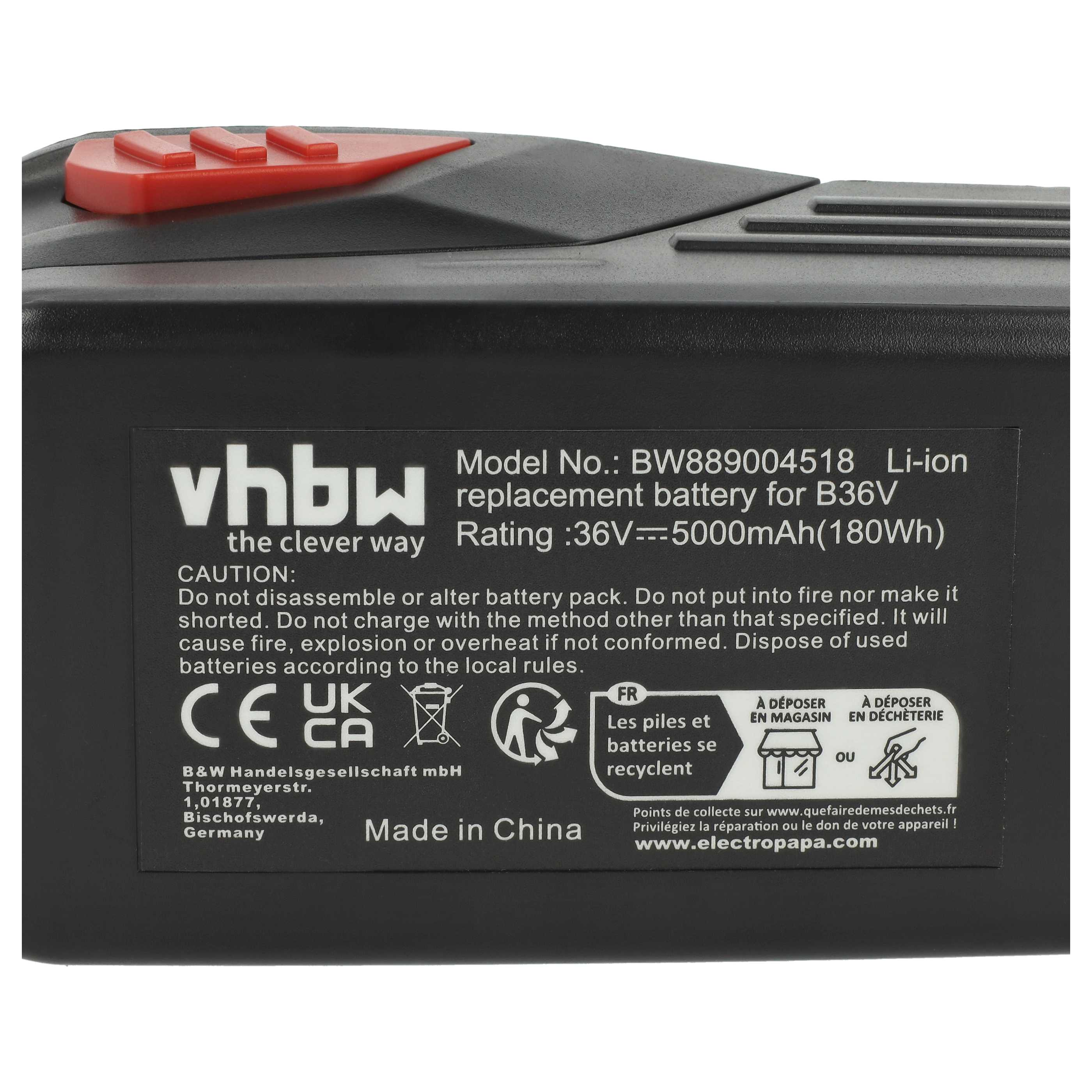 Schwarzer Akku mit roter Oberseite. Text enthält Modell, Spannung und Warnhinweise. Logos für CE, Recycling und 'Made in China'.