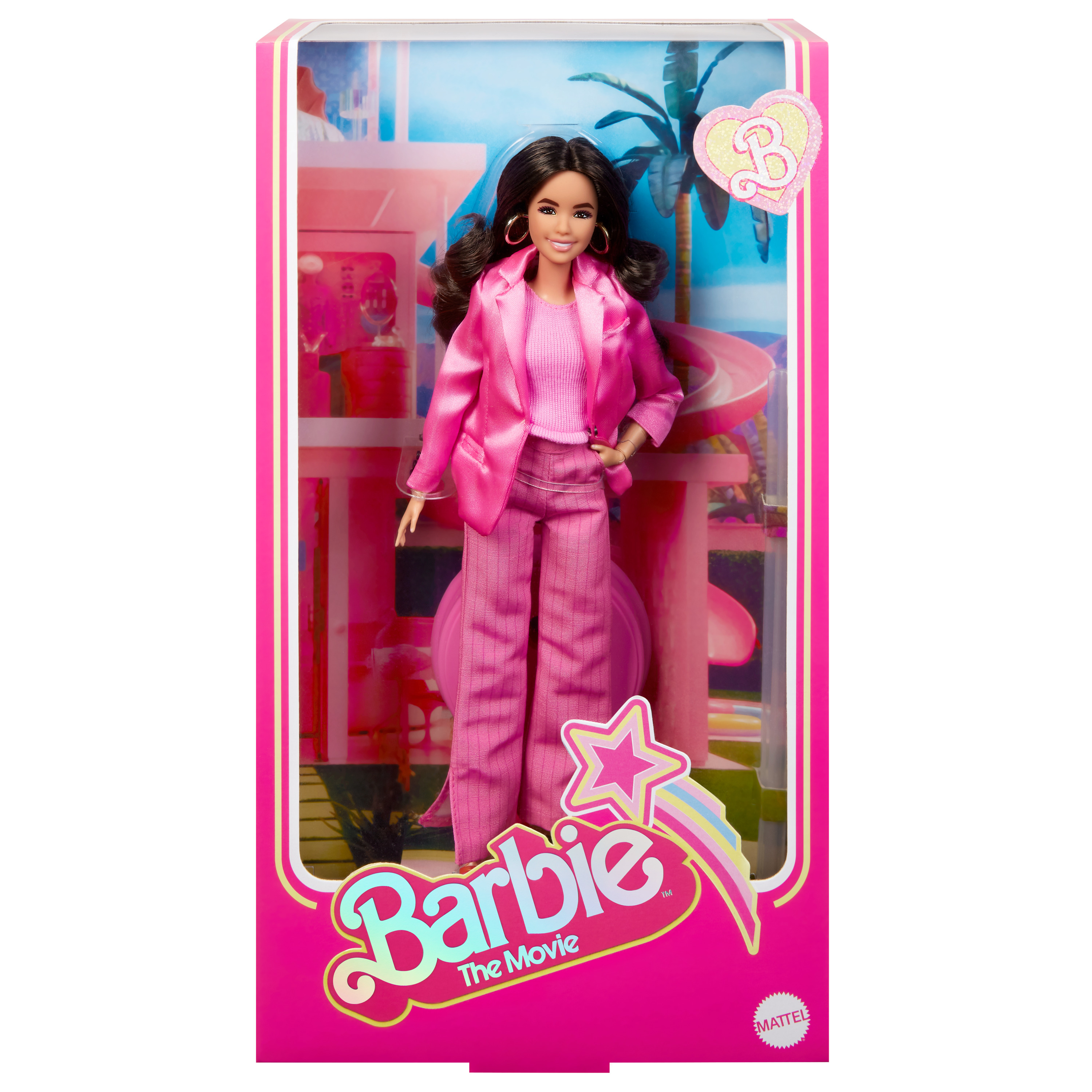 Barbie-Puppe in rosa Outfit. Sie befindet sich in einer Box mit rosa und blauem Hintergrund. Auf der Box steht 'Barbie The Movie'.