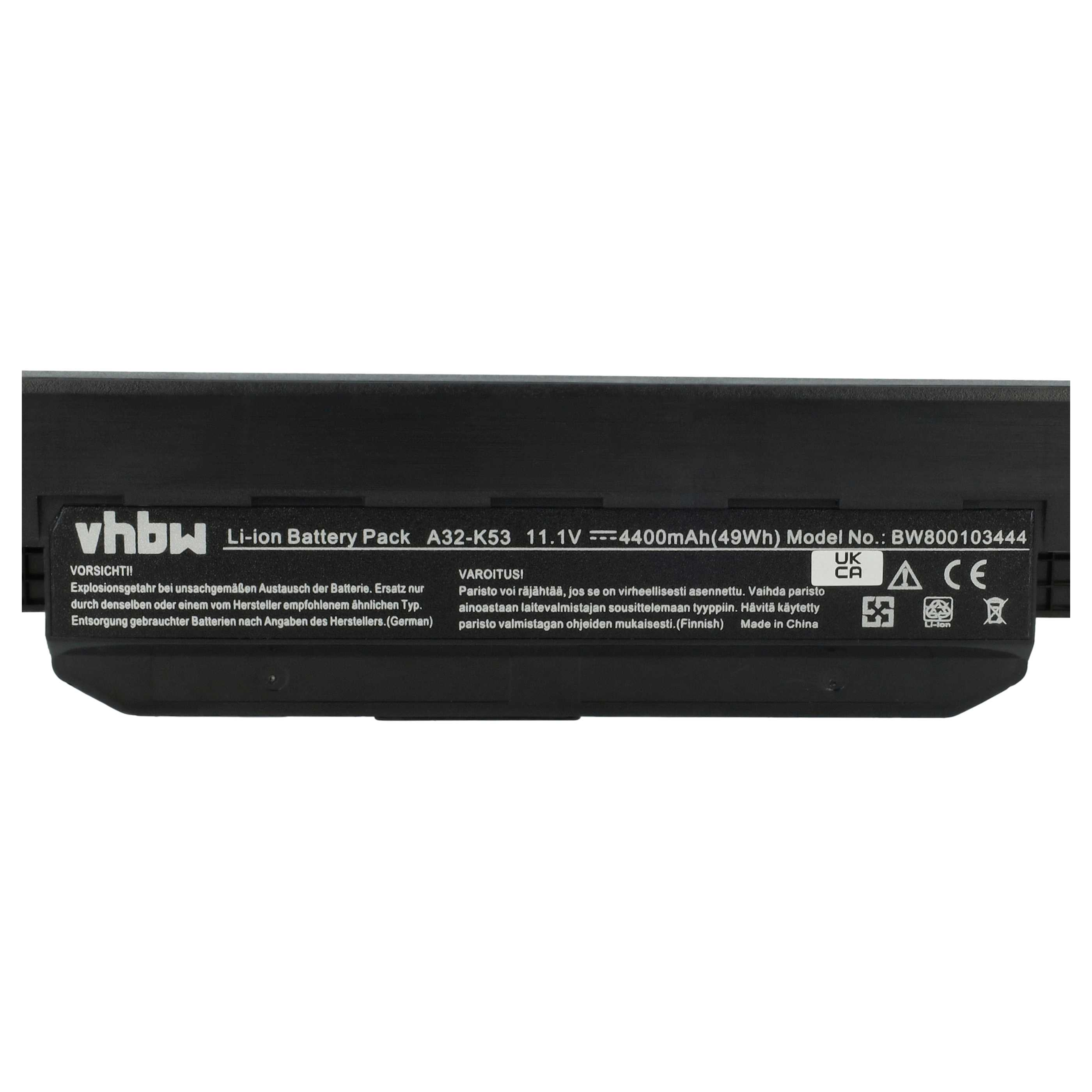 Ein schwarzer Laptop-Akku mit Text und Warnhinweisen. Enthält Markenname, Modellnummer und Sicherheitsinformationen.