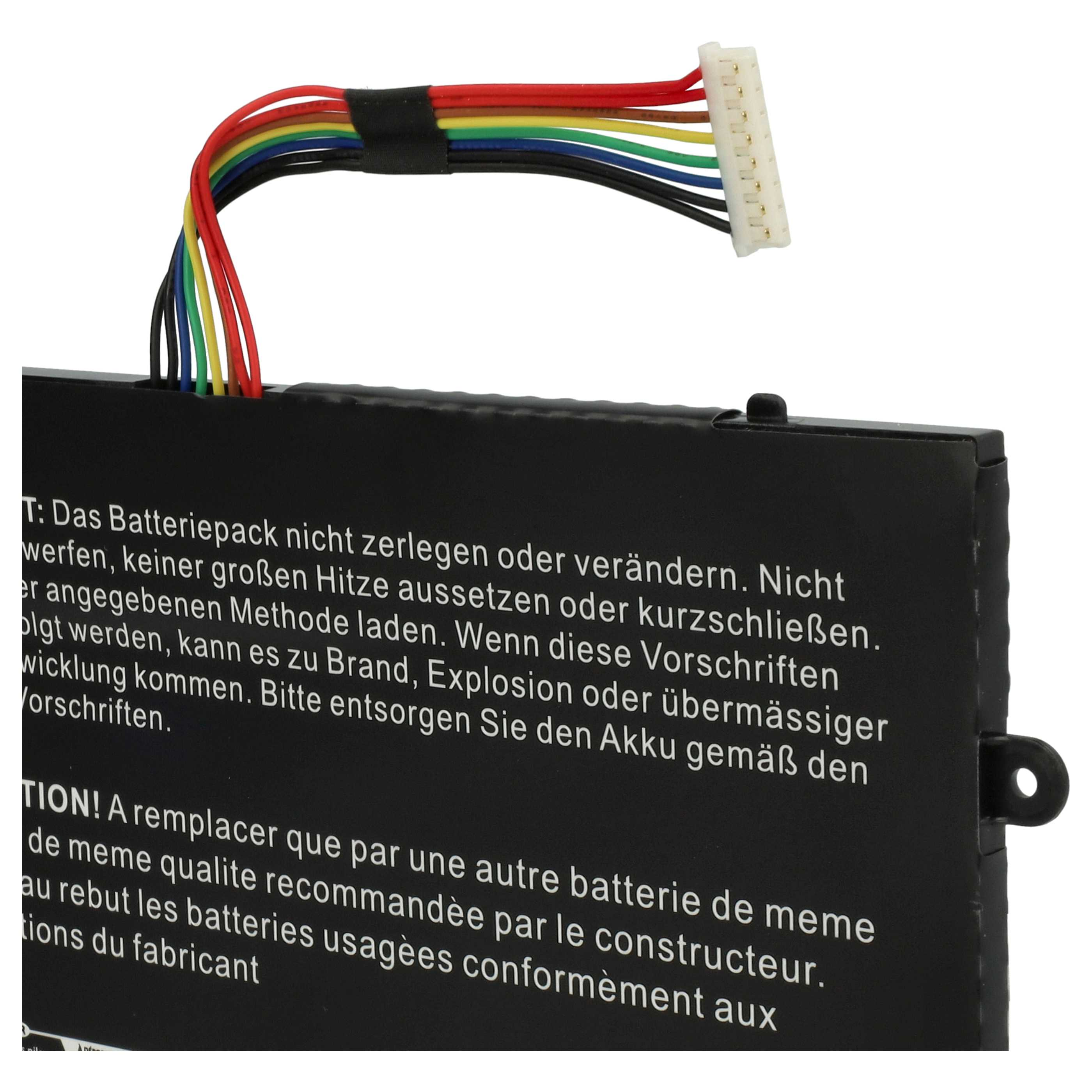 Ein Akku mit bunten Drähten ist mit einem Stecker verbunden. Der Akku hat ein schwarzes Etikett mit weißem Text.