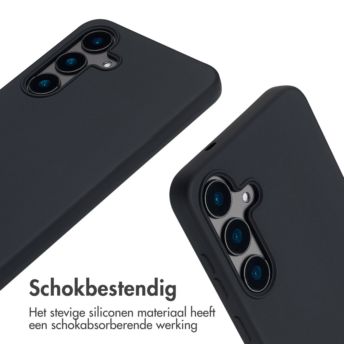 Twee zwarte telefoonhoesjes met camera-uitsparingen worden tegen een witte achtergrond weergegeven. Tekst in het Nederlands staat onderaan.