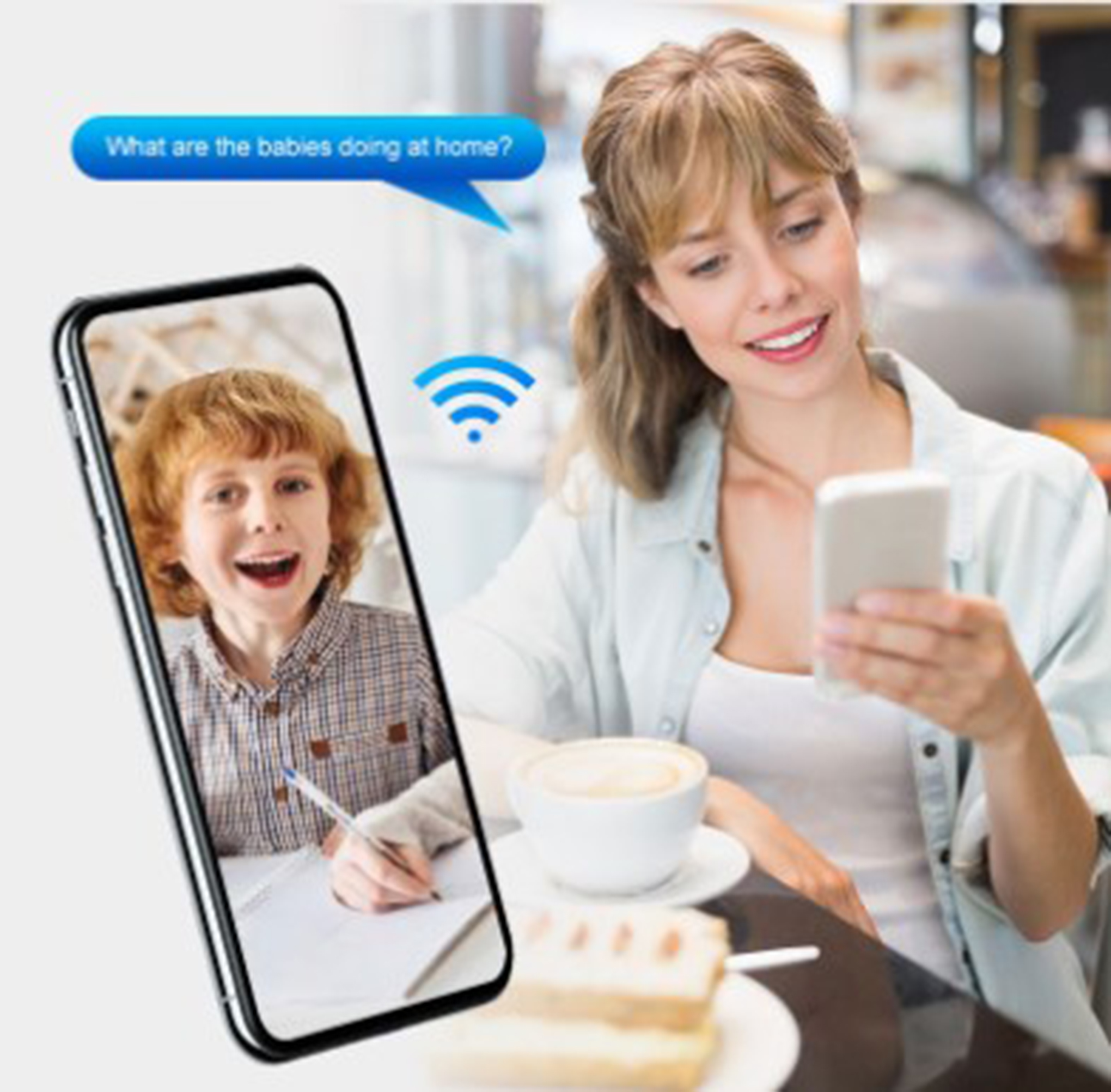 Frau im Café mit Handy. Auf dem Handy schreibt ein Kind. Sprechblase: „Was machen die Babys zu Hause?“