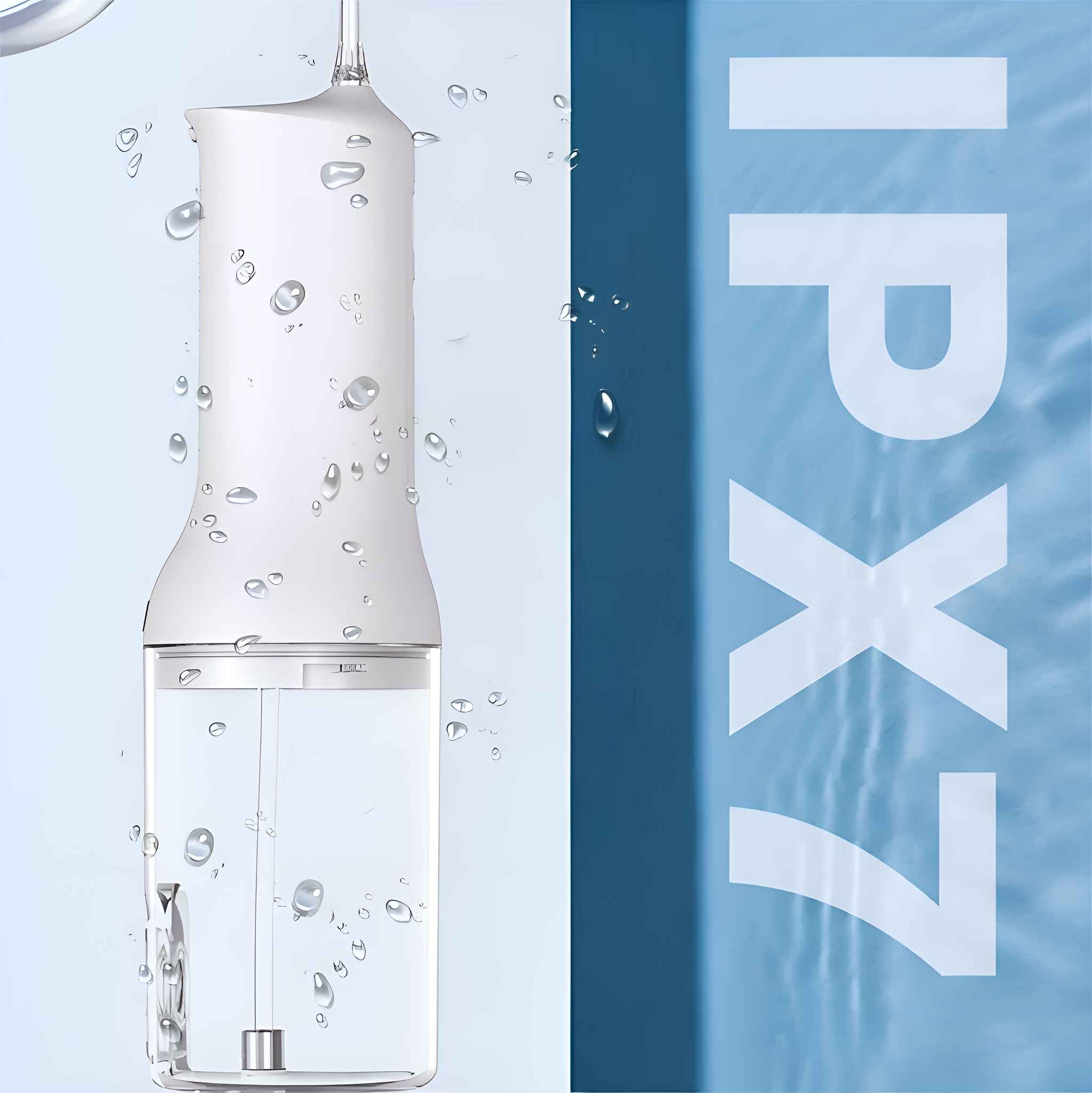 Ein weißer Wasserflosser mit Wassertropfen vor blauem Hintergrund. Der Text "IPX7" ist zu sehen.