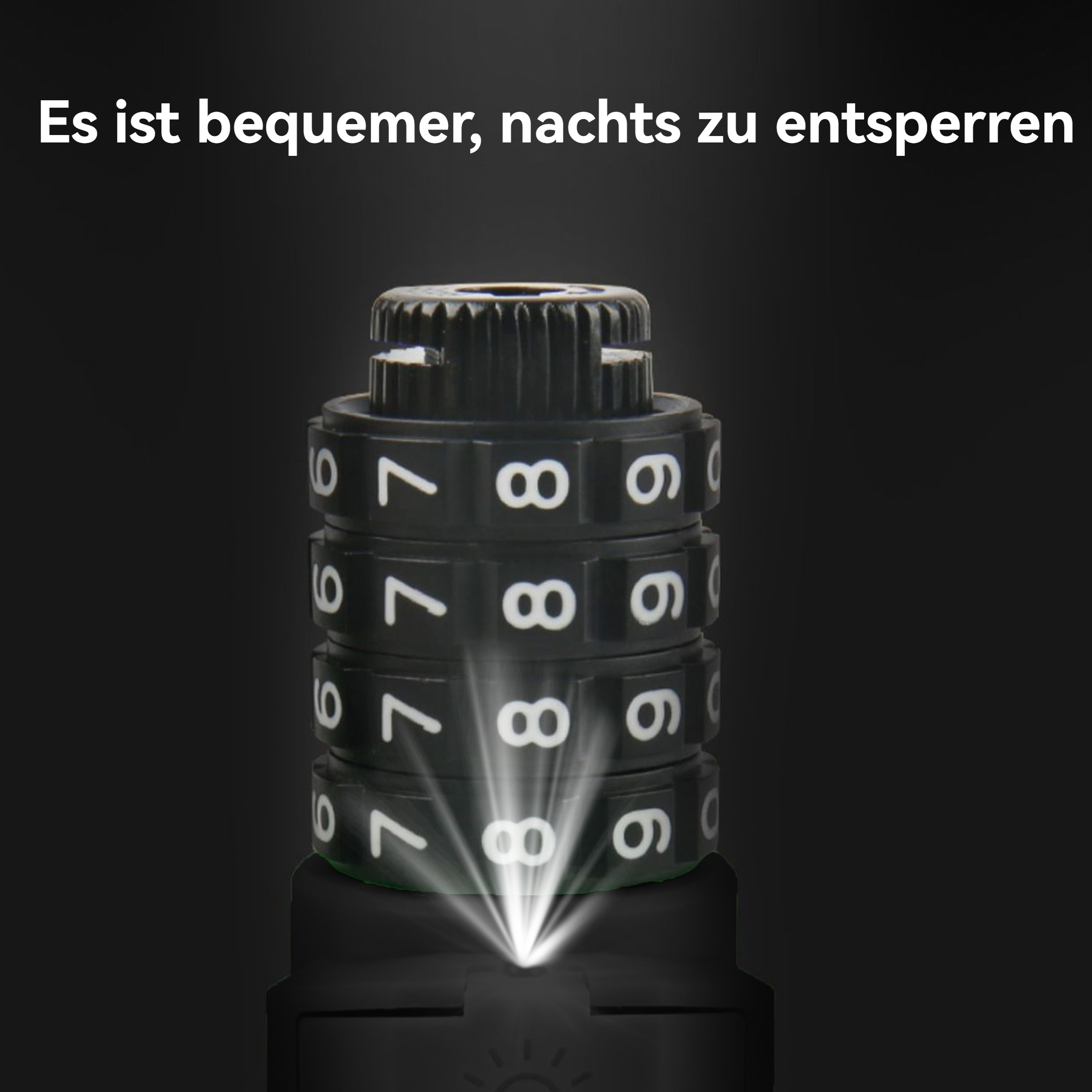 Nahaufnahme eines schwarzen Zahlenschlosses mit weißen Zahlen. Der Hintergrund ist dunkel.