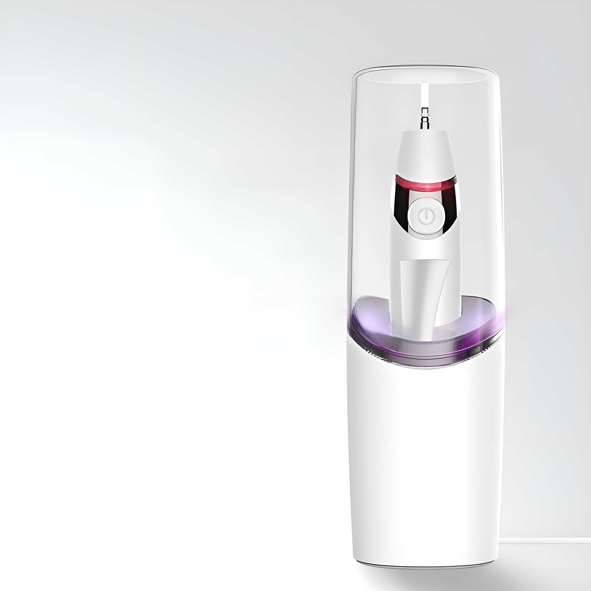 Eine weiße elektrische Zahnbürste in einem transparenten Gehäuse. Sie hat eine Ein-/Aus-Taste und eine lila Basis. Der Hintergrund ist ein Weißverlauf.