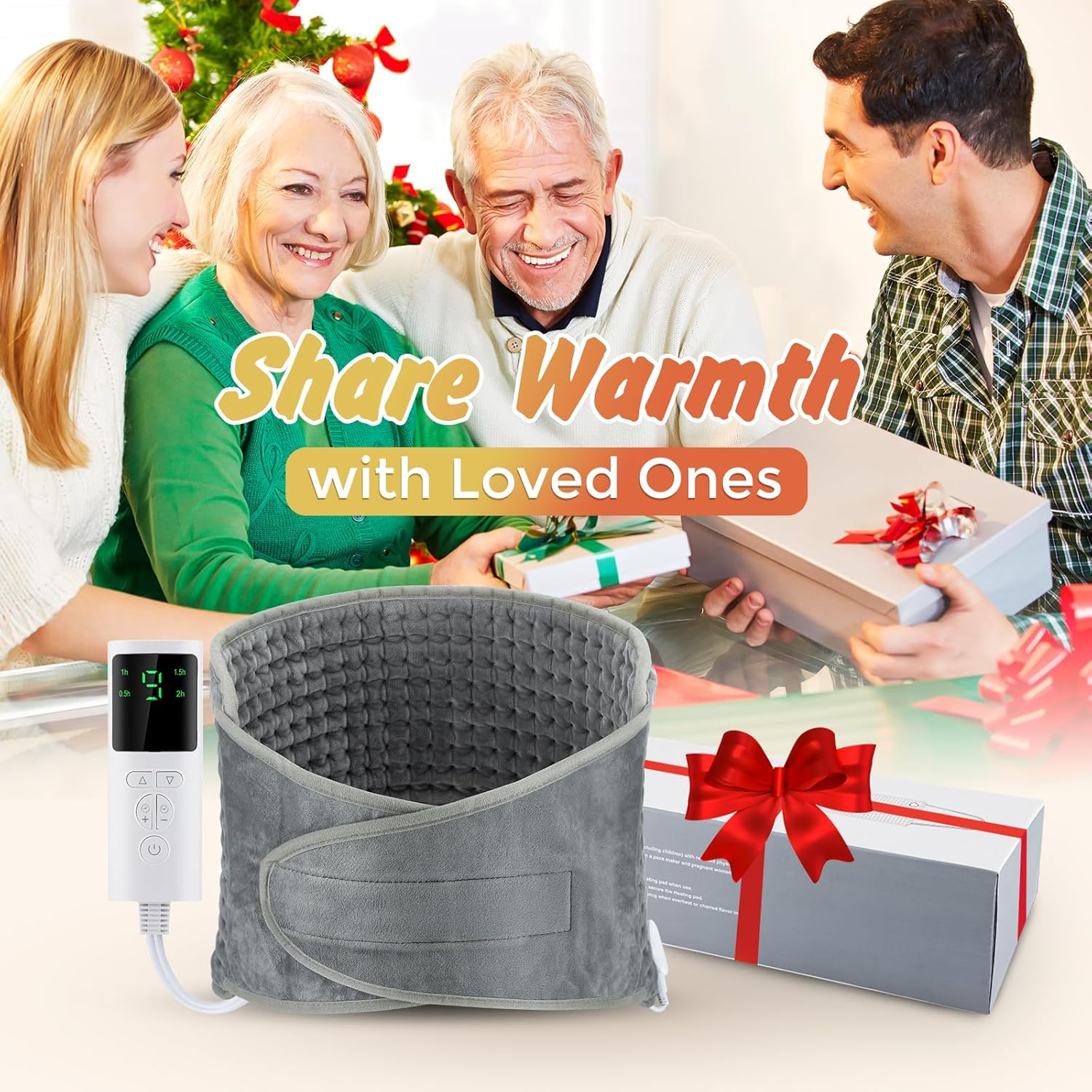 Familie teilt Geschenke. Ein Heizkissen vorne. Text sagt "Teile Wärme mit deinen Lieben". Weihnachtsbaum im Hintergrund.