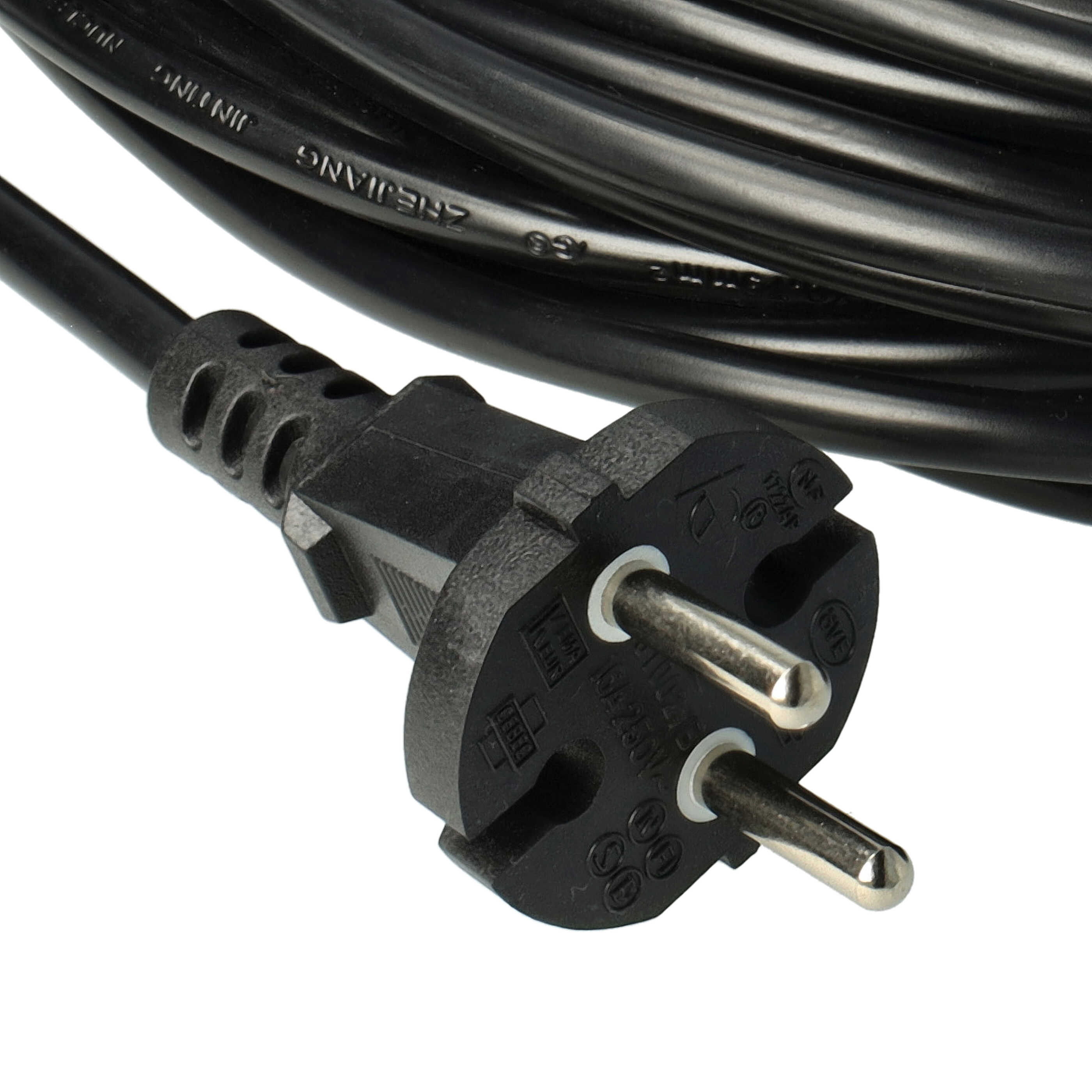 Nahaufnahme eines schwarzen Netzsteckers mit zwei Metallstiften und einem schwarzen Kabel. Der Stecker ist auf weißem Hintergrund.