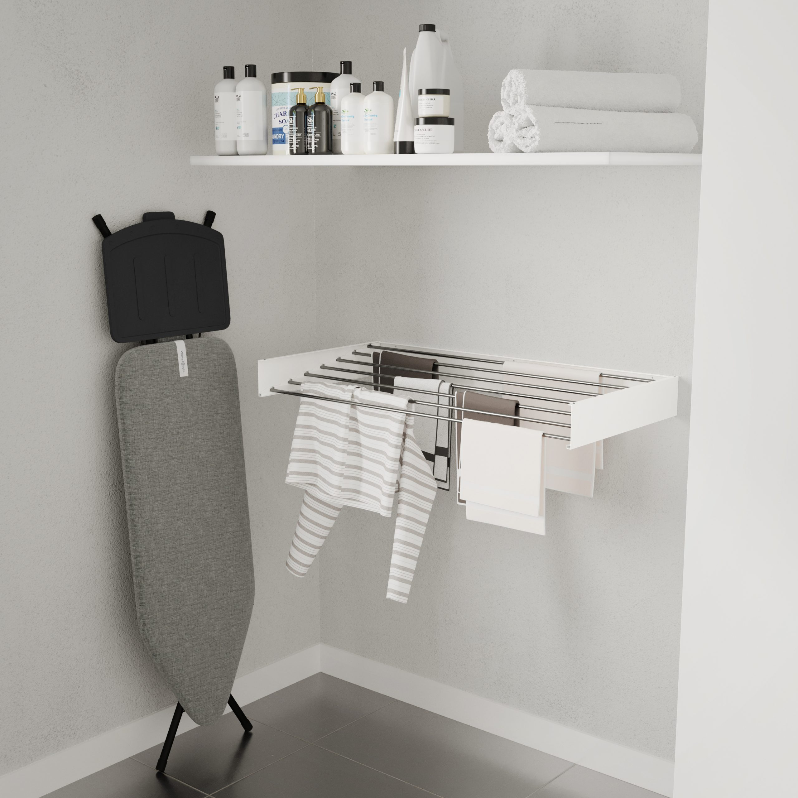 Une buanderie avec une planche à repasser, un étendoir et une étagère avec des produits de nettoyage et des serviettes. Le linge sèche.