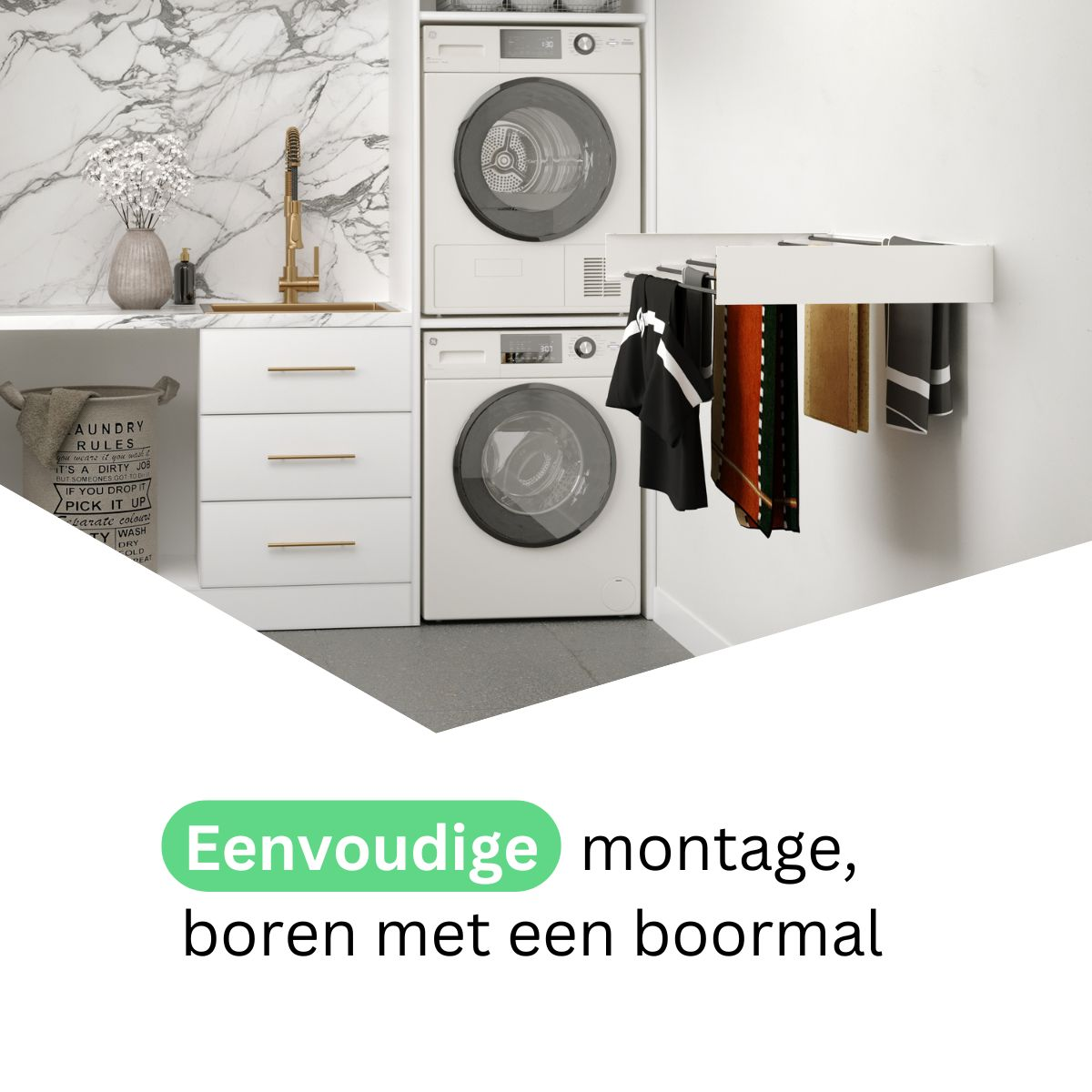 Une buanderie avec lave-linge, sèche-linge et vêtements suspendus. Dosseret en marbre, armoires blanches et texte : Montage facile.