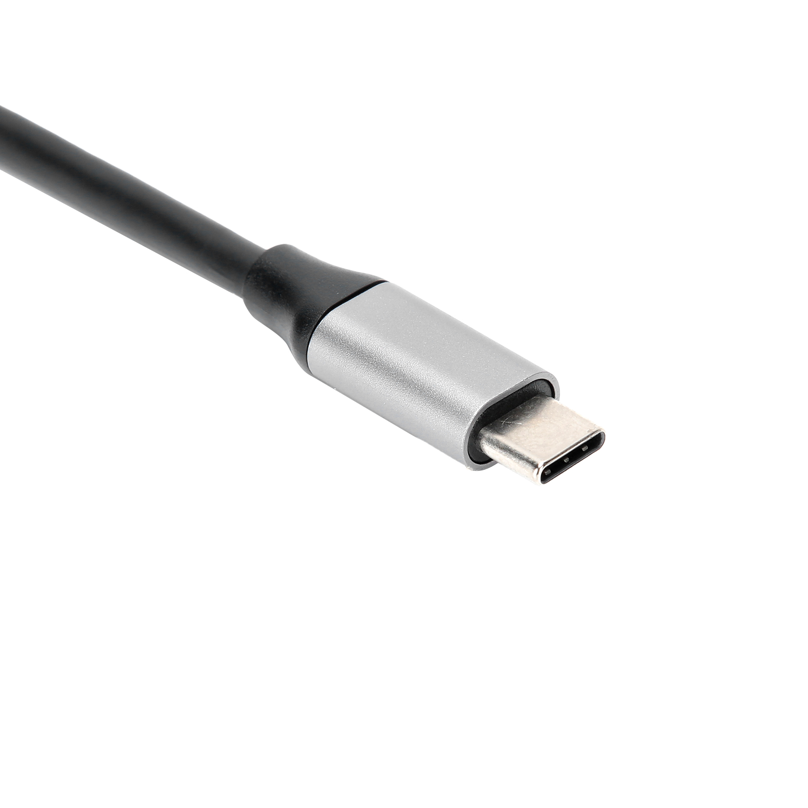 Ein USB-C-Kabel mit silbernem Stecker und schwarzem Kabel auf weißem Hintergrund.