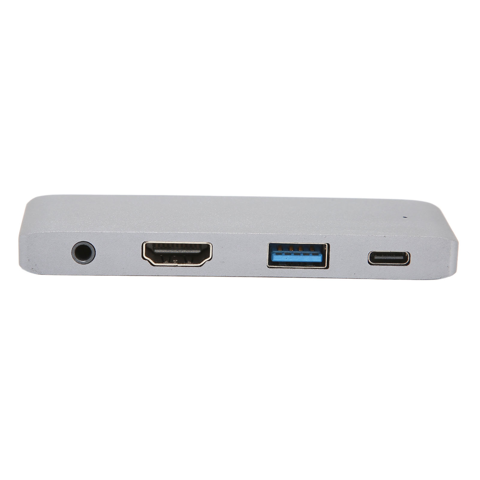 Ein silberner USB-Hub mit Audioanschluss, HDMI-, USB- und USB-C-Anschlüssen. Weißer Hintergrund.