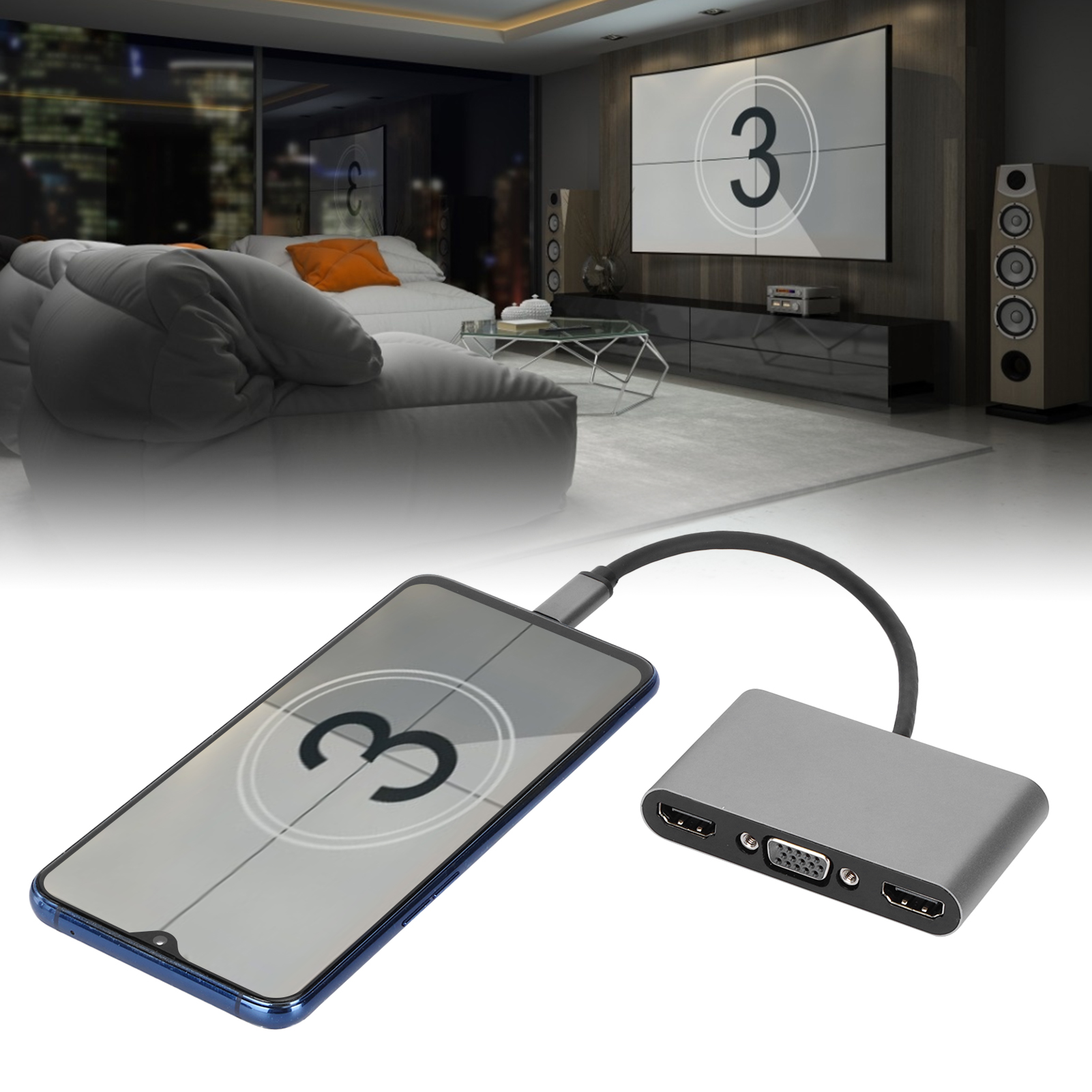 Ein Telefon mit einer '3' ist mit einem grauen Adapter verbunden. Im Hintergrund ein Wohnzimmer mit großem Bildschirm.