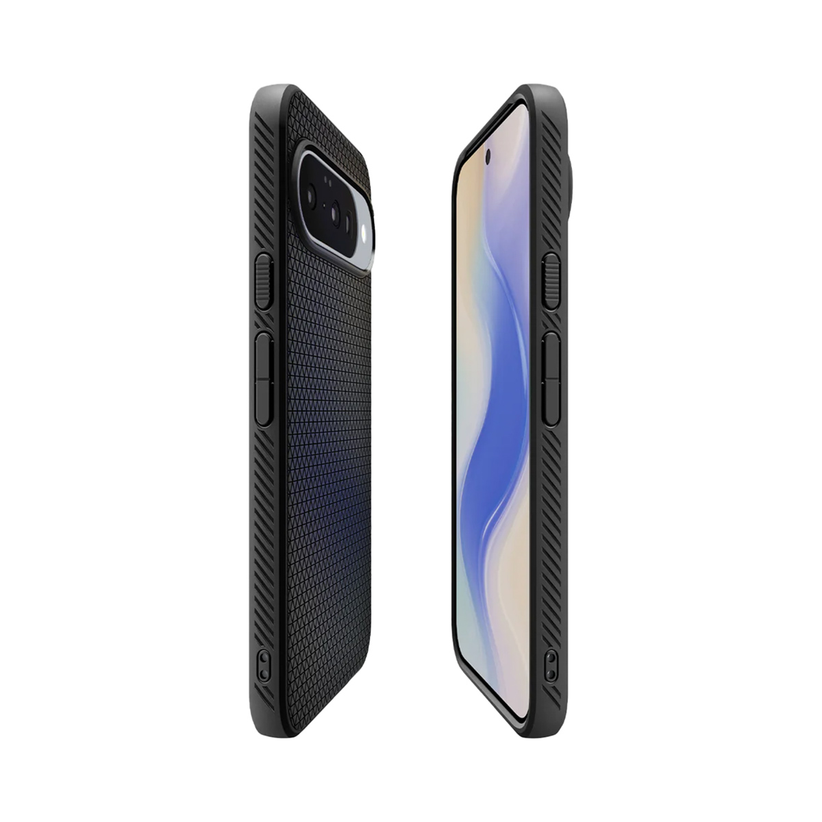 Deux coques de téléphone noires, l'une avec un dos texturé et une découpe pour l'appareil photo, l'autre avec un écran affichant un motif bleu et blanc.