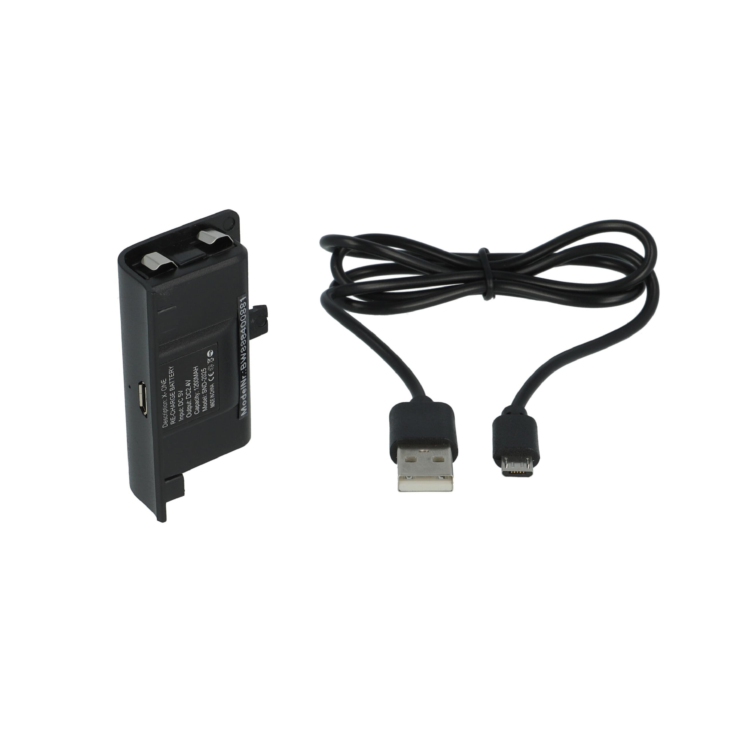 Ein schwarzer Xbox One Akku mit USB-Kabel. Der Akku hat Text darauf. Das Kabel ist schwarz.